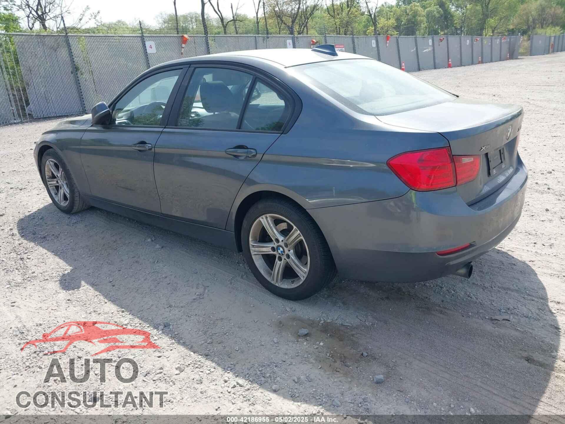 BMW 320I 2013 - WBA3C3C5XDF979586