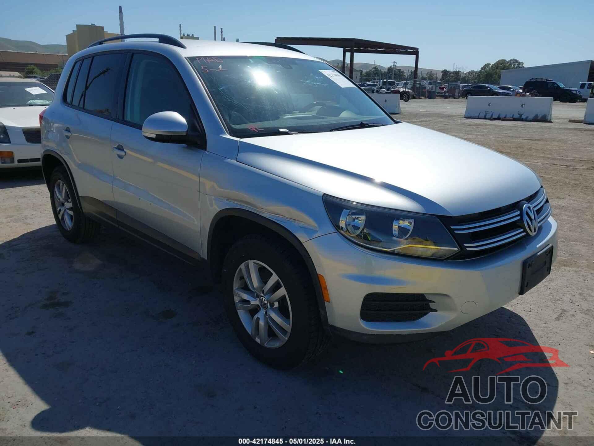 VOLKSWAGEN TIGUAN 2017 - WVGAV7AX5HK016877