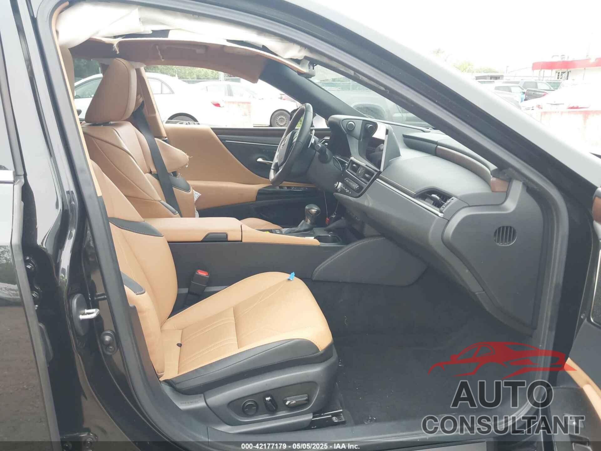 LEXUS ES 300H 2024 - 58AFA1C13RU048538
