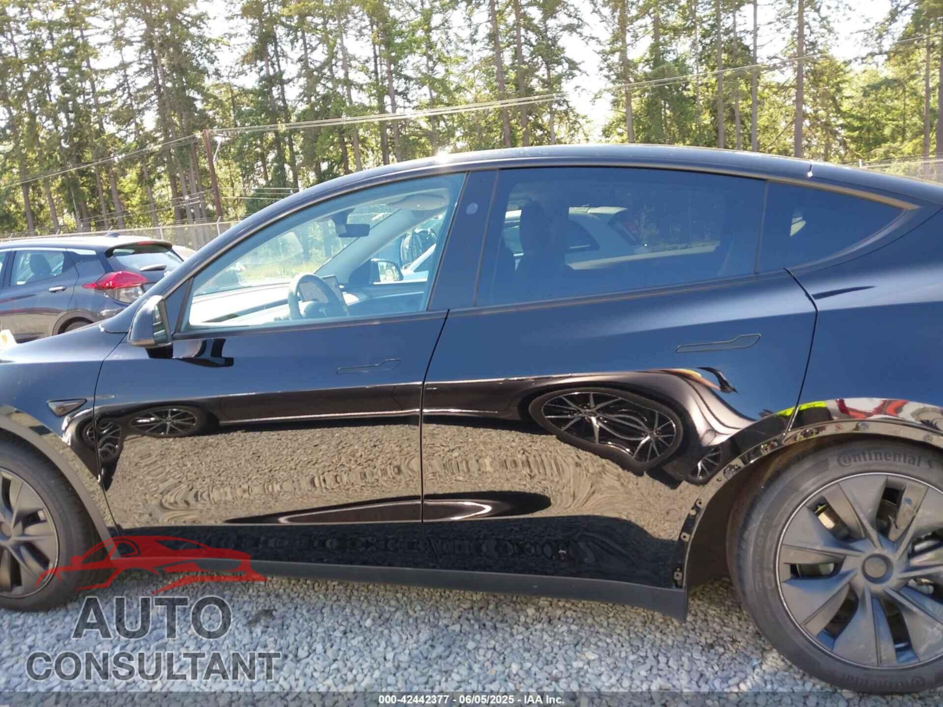TESLA MODEL Y 2025 - 7SAYGAEE2SF226962