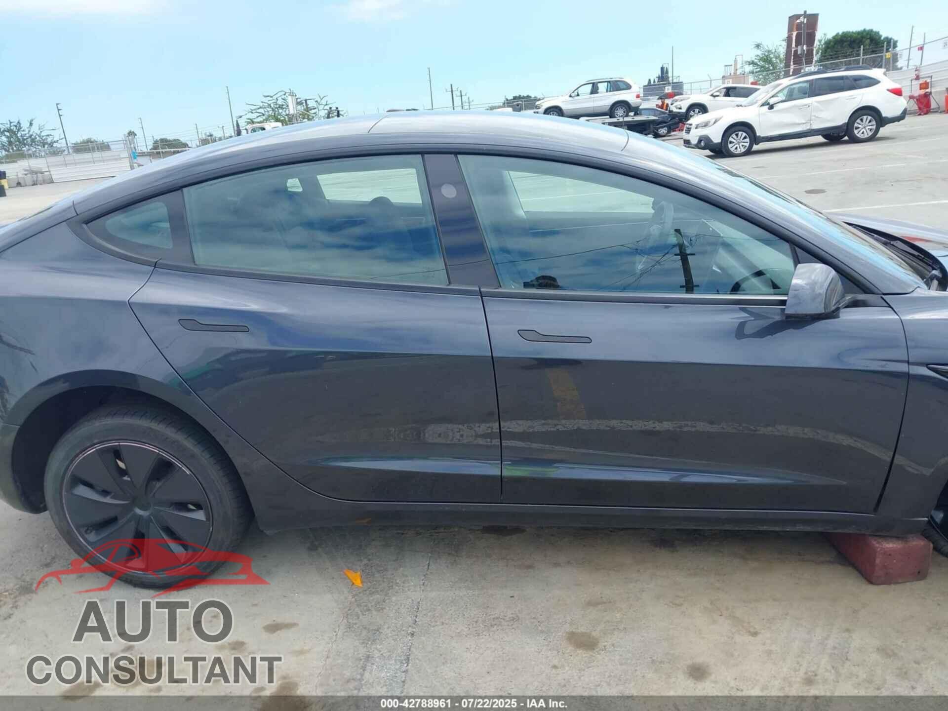 TESLA MODEL 3 2024 - 5YJ3E1EA2RF871177