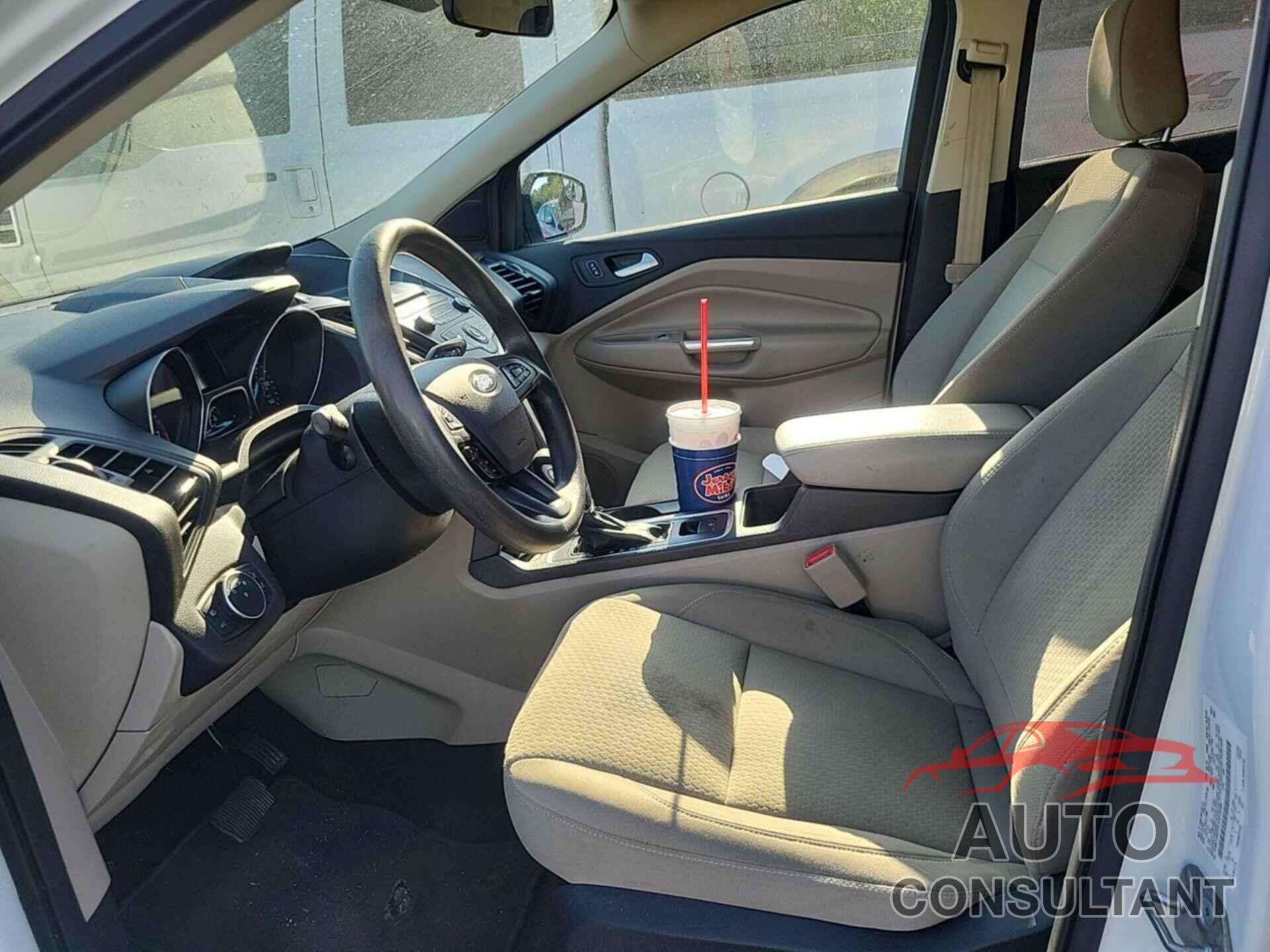FORD ESCAPE 2018 - 1FMCU0GD5JUD15389