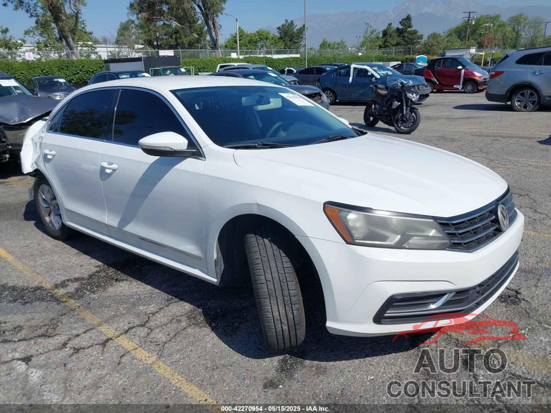 VOLKSWAGEN PASSAT 2017 - 1VWAT7A30HC062762