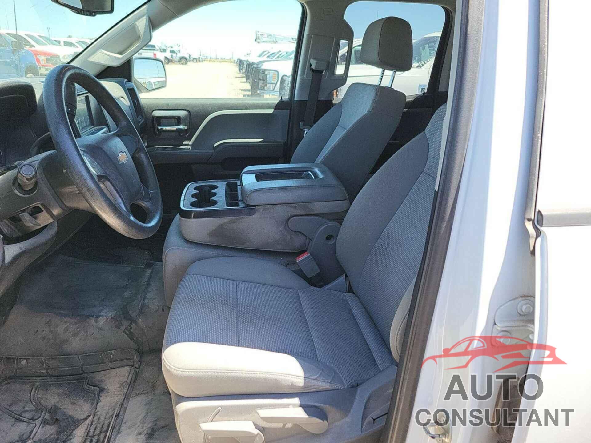 CHEVROLET SILVERADO 1500 2018 - 1GCRCNEC2JZ199175