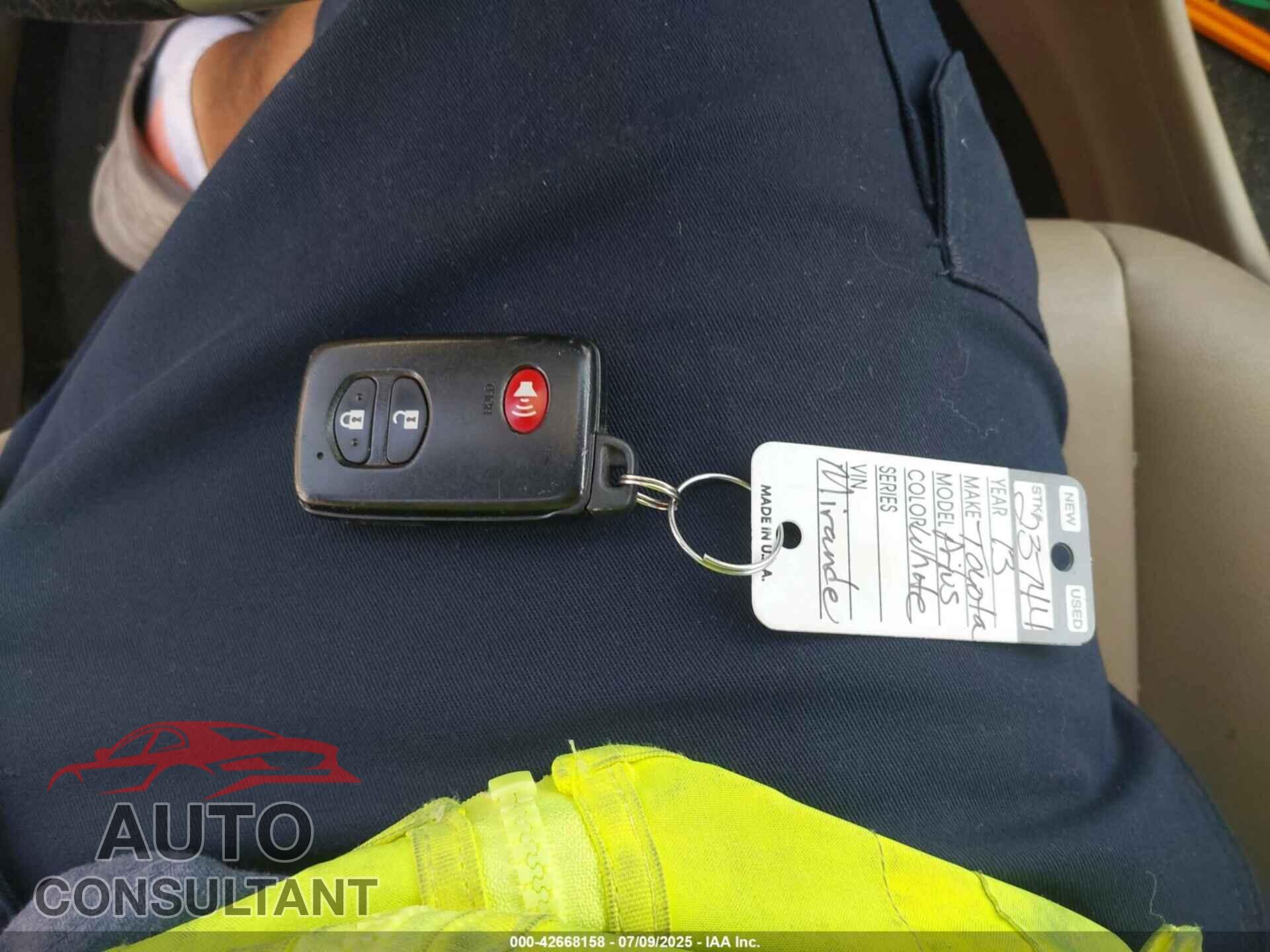 TOYOTA PRIUS V 2013 - JTDZN3EU1D3211654