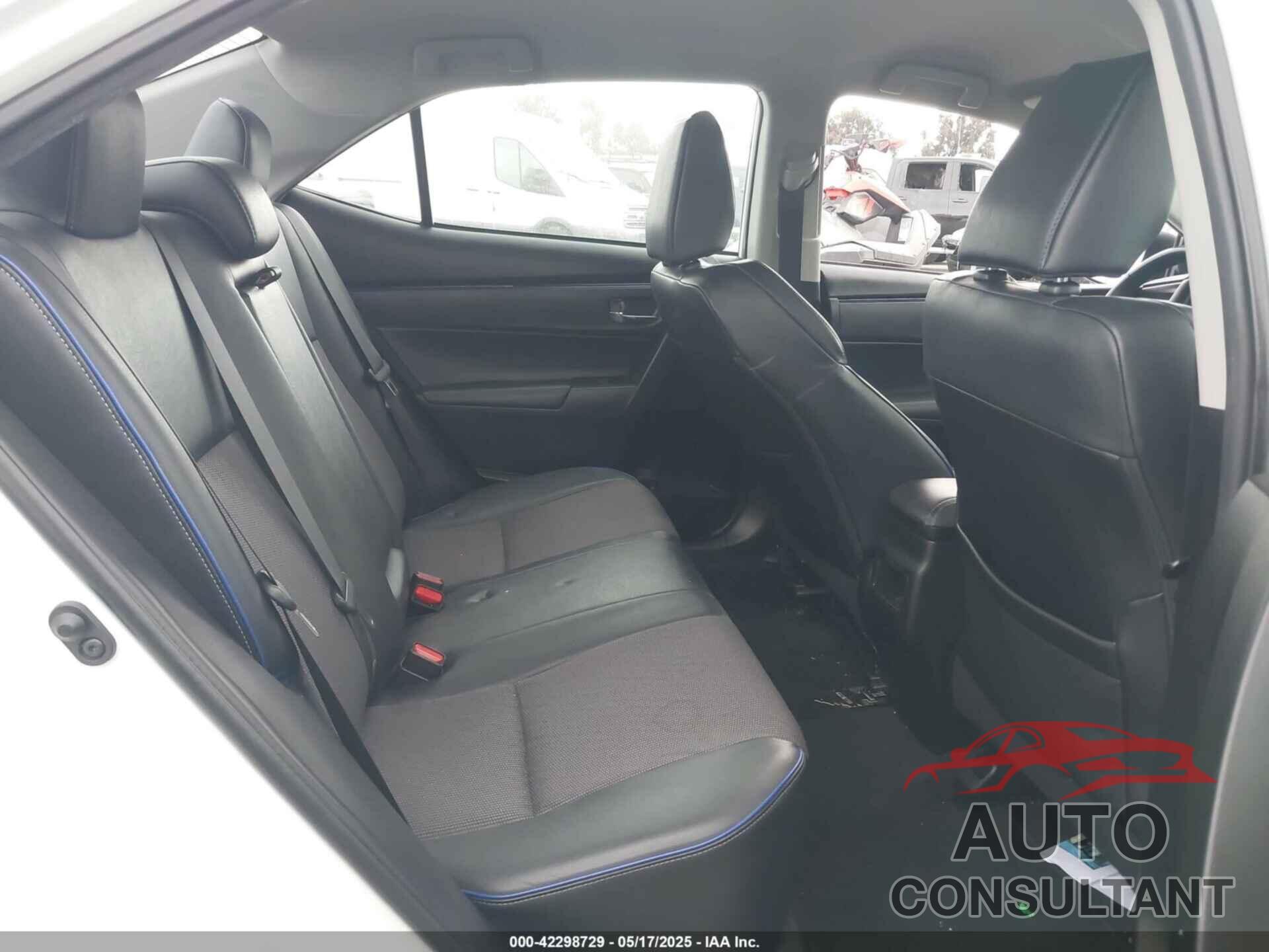 TOYOTA COROLLA 2018 - 5YFBURHEXJP817498