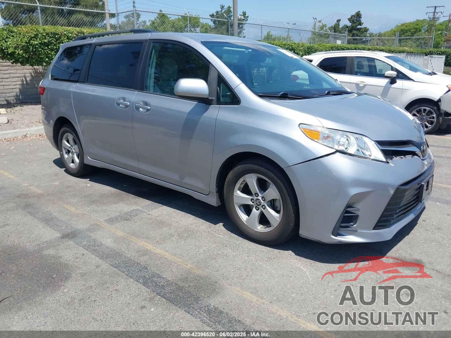 TOYOTA SIENNA 2018 - 5TDKZ3DCXJS937151