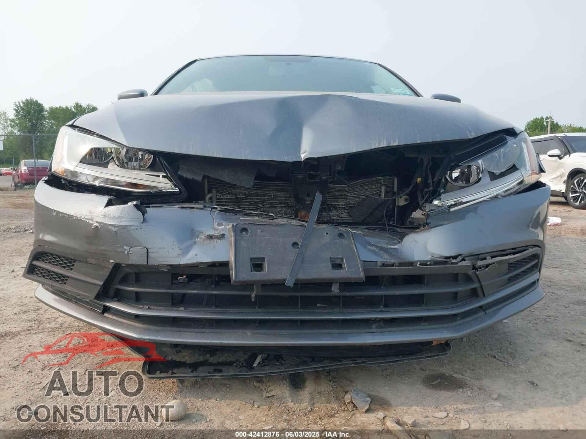 VOLKSWAGEN JETTA 2018 - 3VWDB7AJ5JM233198