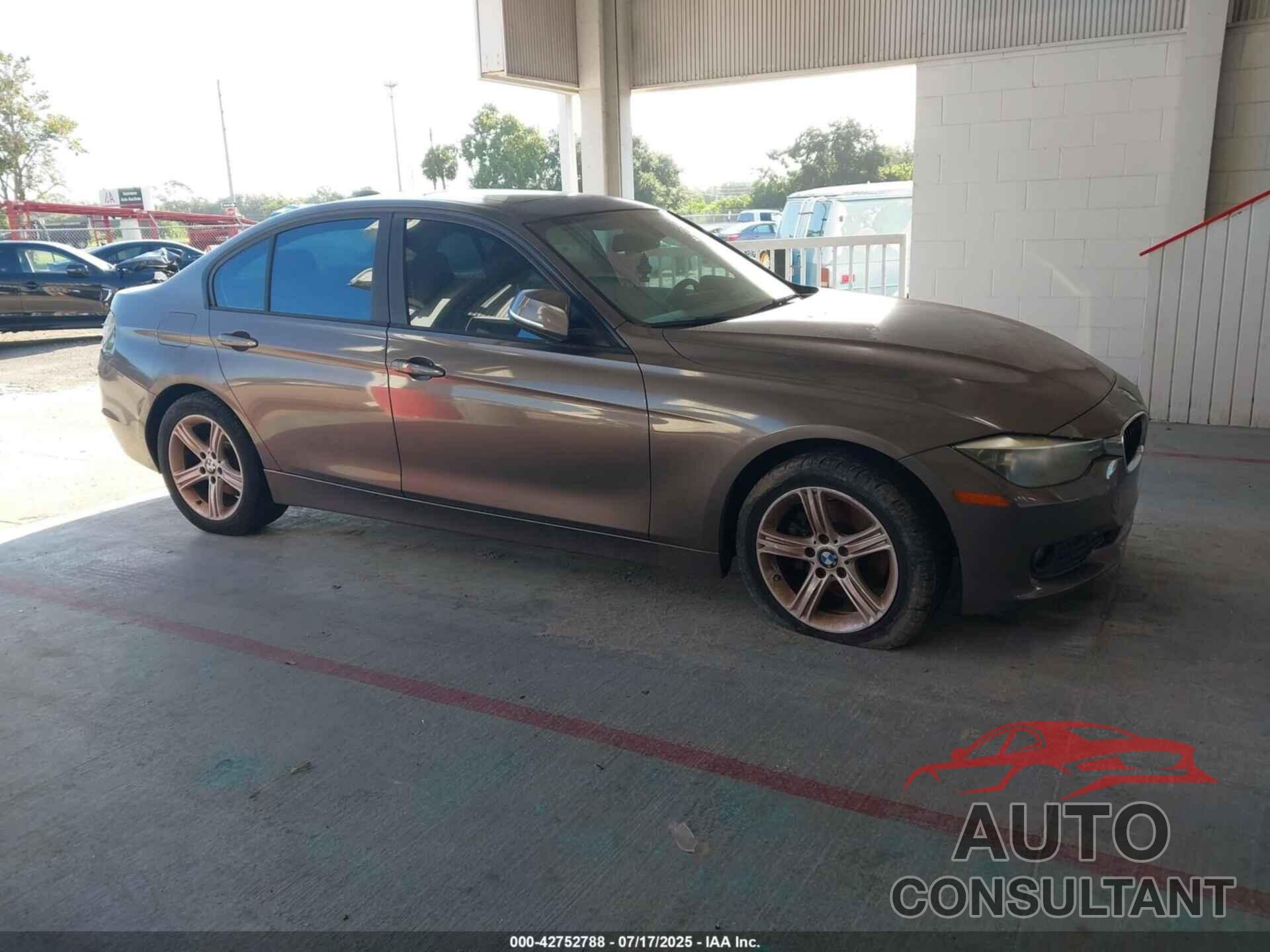 BMW 320I 2013 - WBA3B1C54DK129838