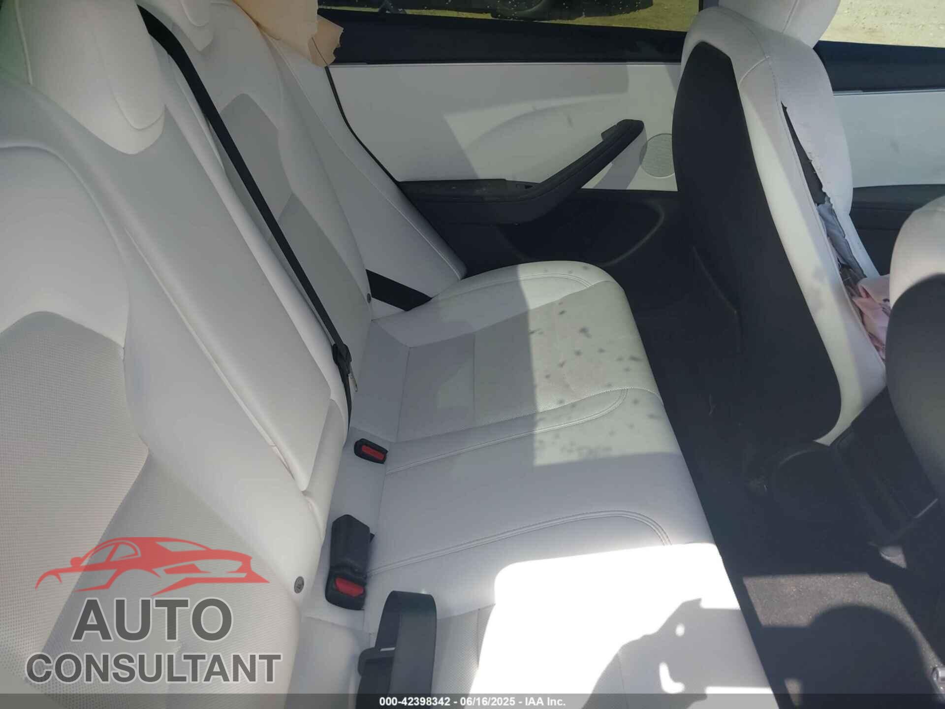 TESLA MODEL 3 2024 - 5YJ3E1EB2RF800621