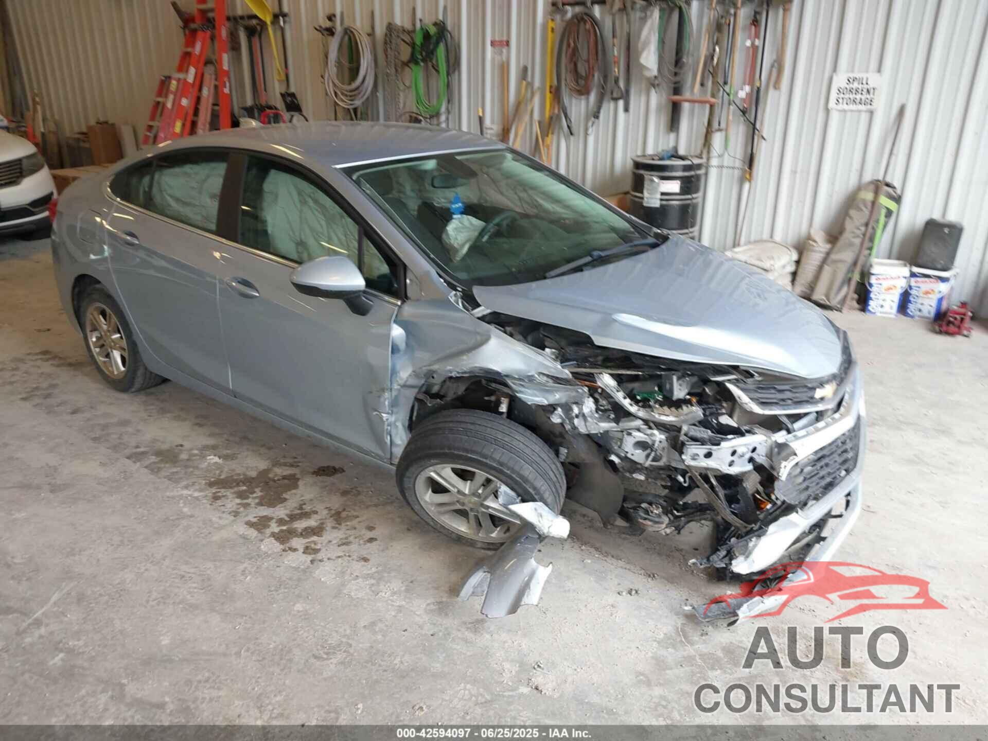 CHEVROLET CRUZE 2018 - 1G1BE5SM2J7171681
