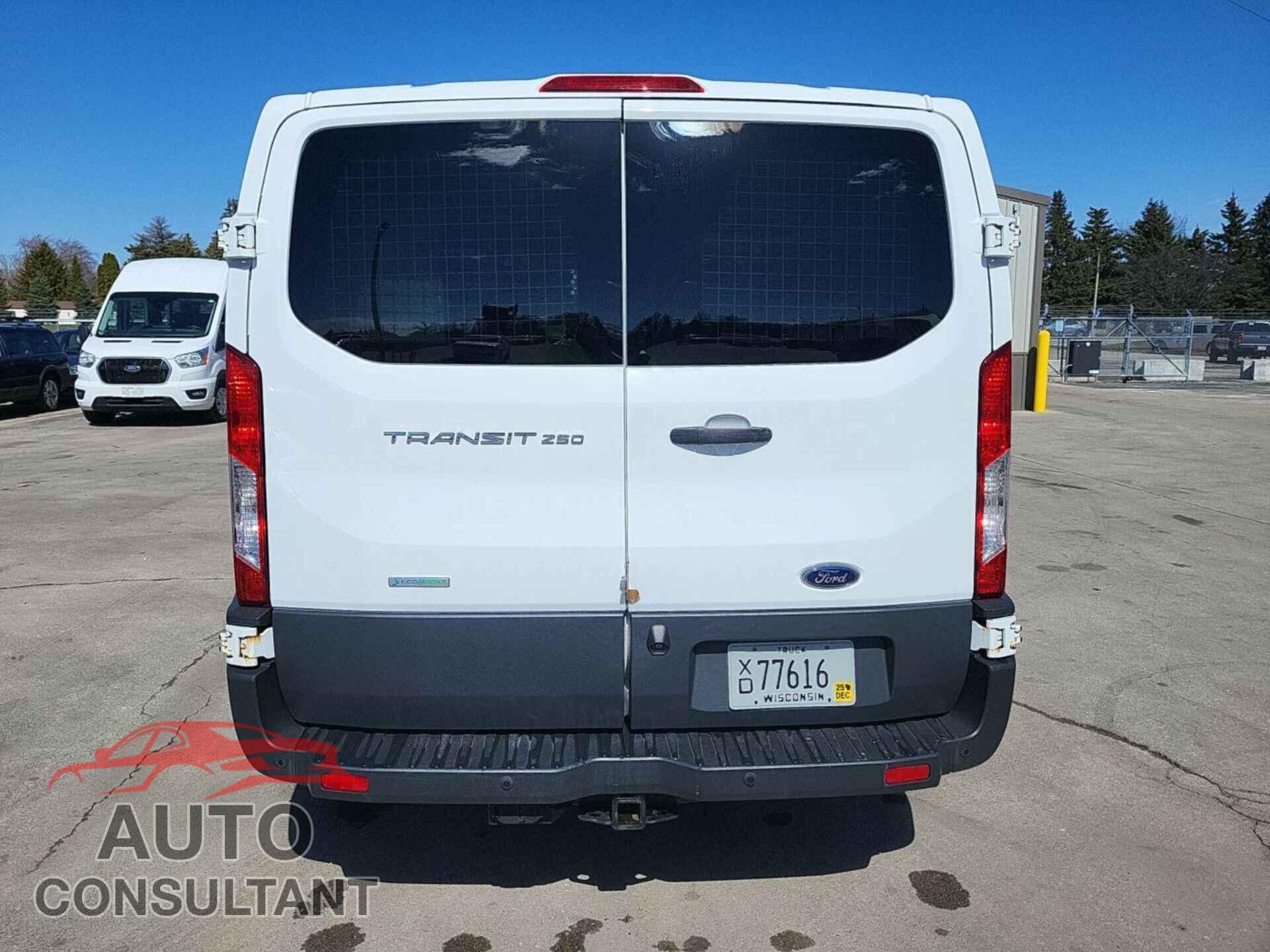 FORD TRANSIT 2017 - 1FTYR1YG0HKA63079