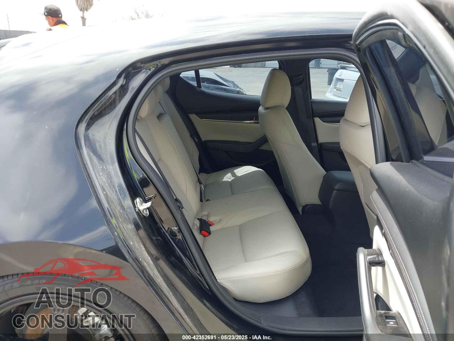 MAZDA MAZDA3 HATCHBACK 2019 - JM1BPBJM6K1123624