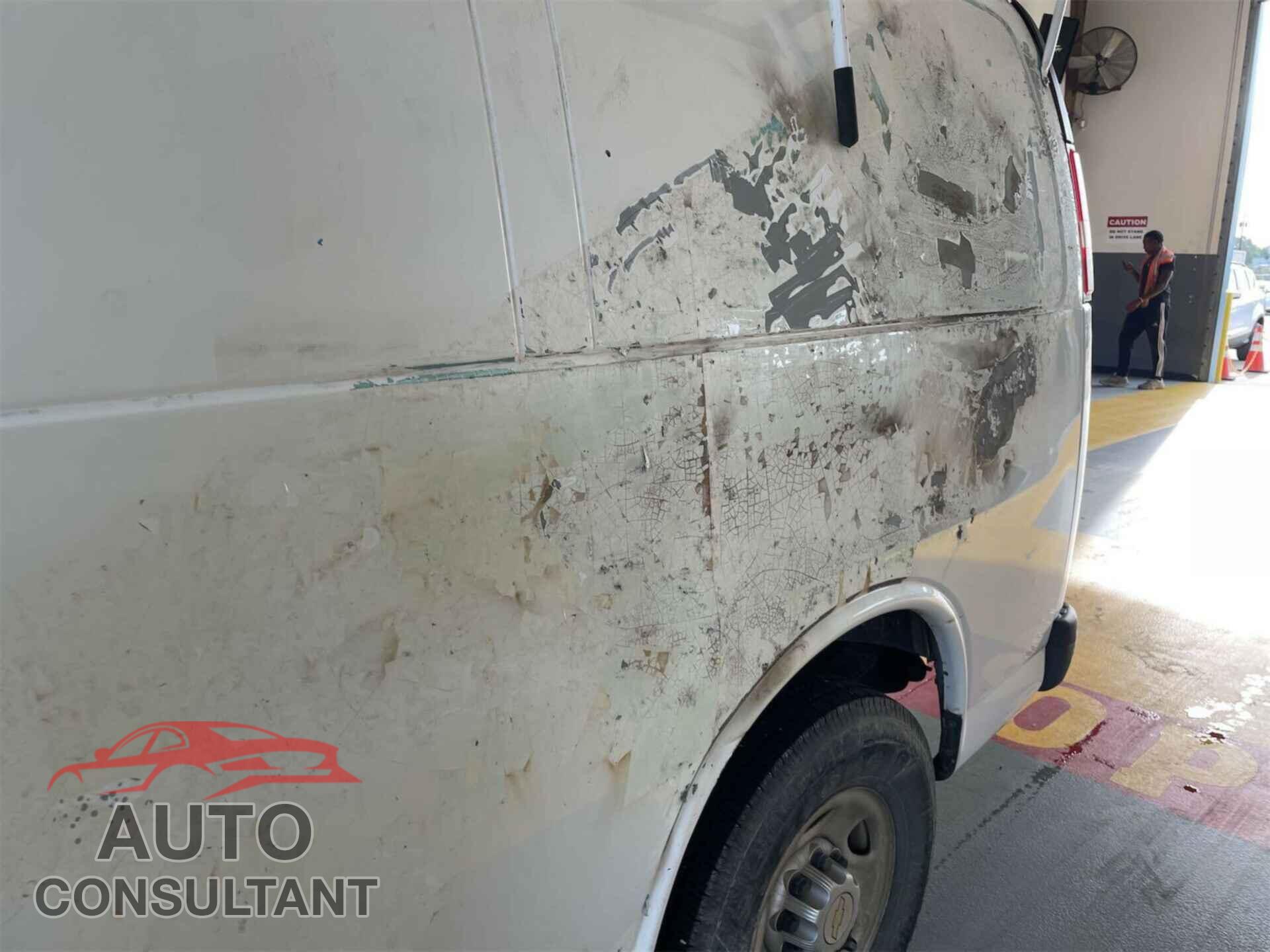 CHEVROLET EXPRESS G2500 2012 - 1GCWGFCA4C1180238