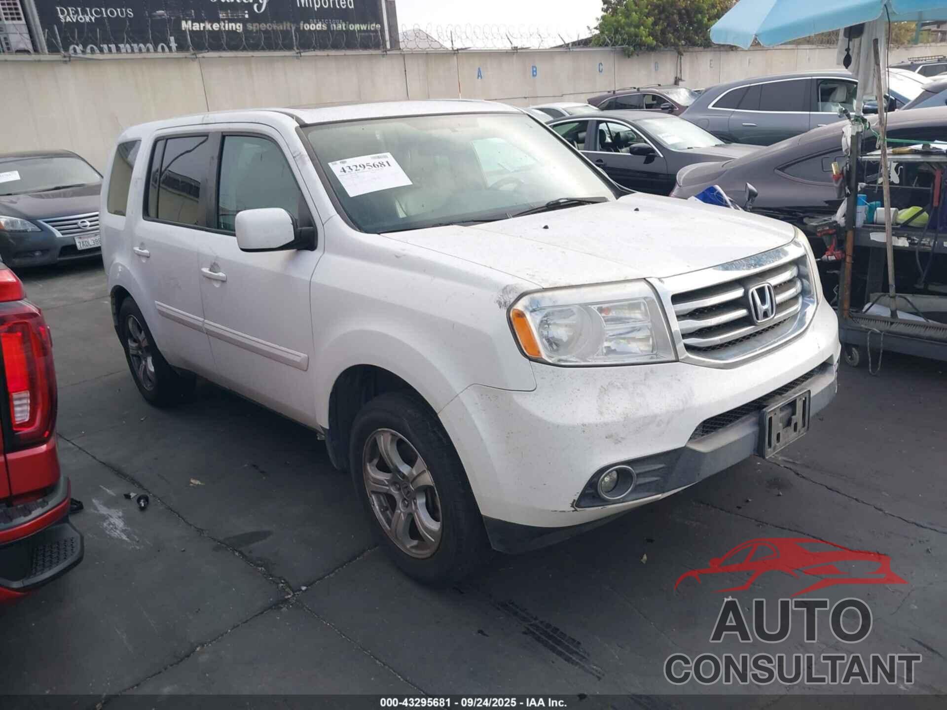 HONDA PILOT 2015 - 5FNYF3H50FB010816
