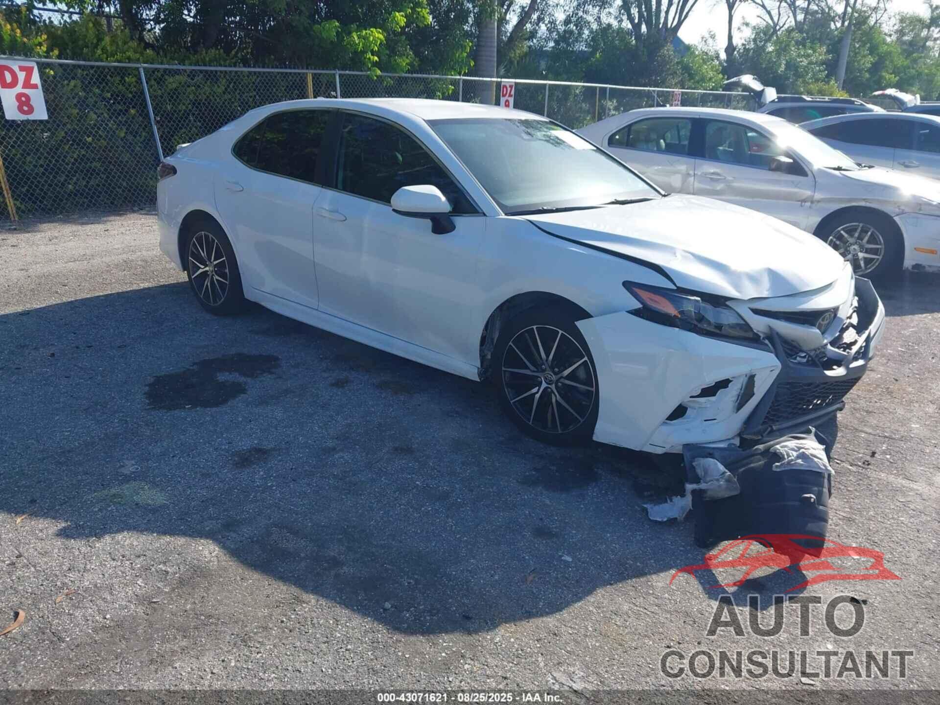 TOYOTA CAMRY 2021 - 4T1G11AK1MU531414