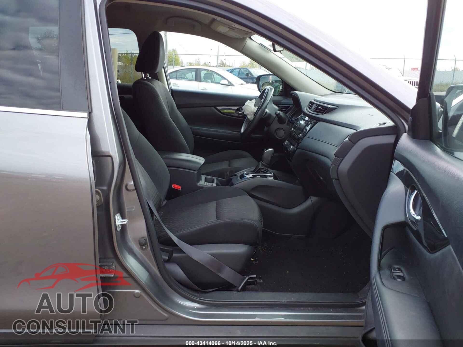 NISSAN ROGUE 2017 - KNMAT2MVXHP584391