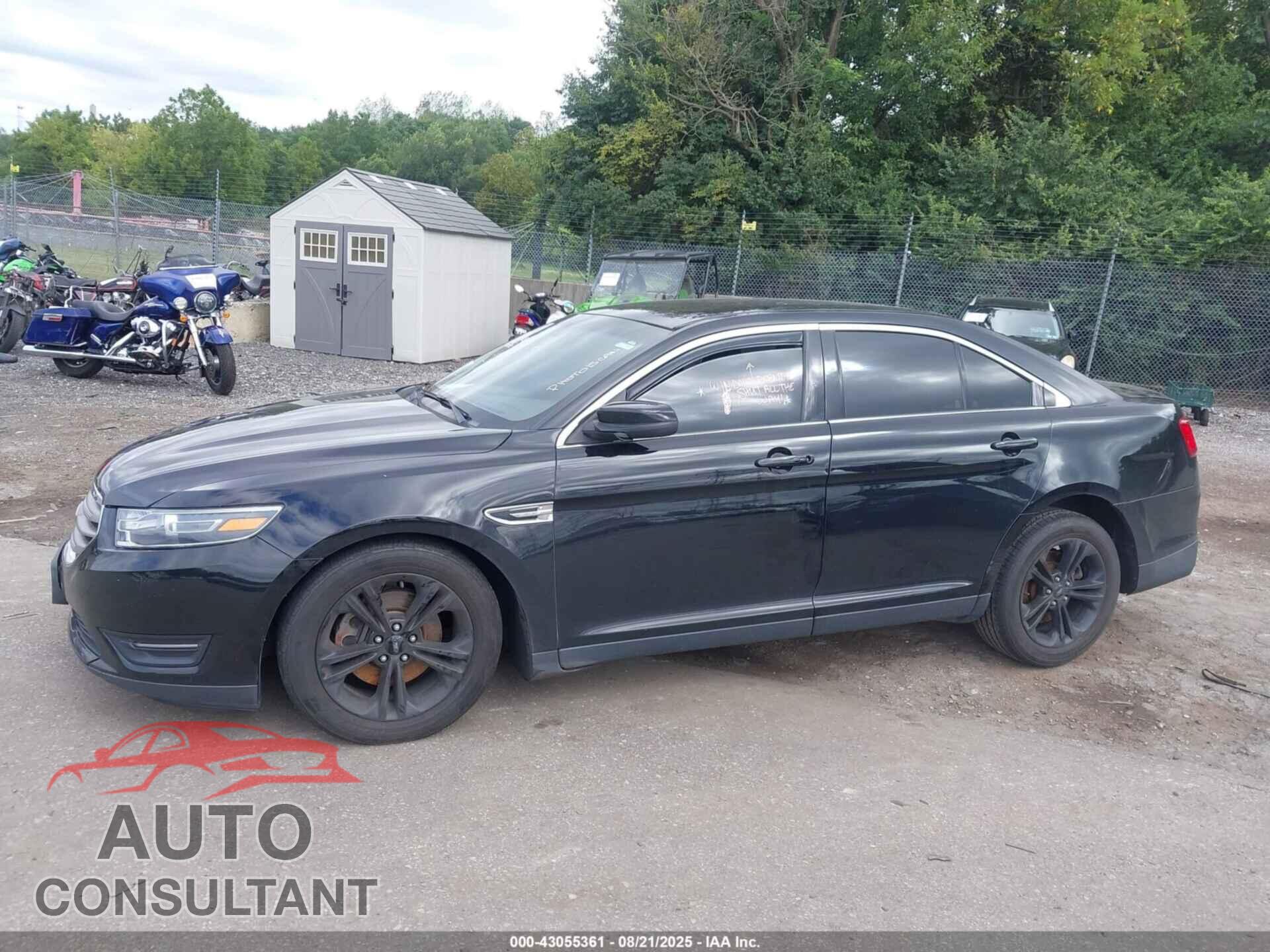 FORD TAURUS 2017 - 1FAHP2E80HG105350