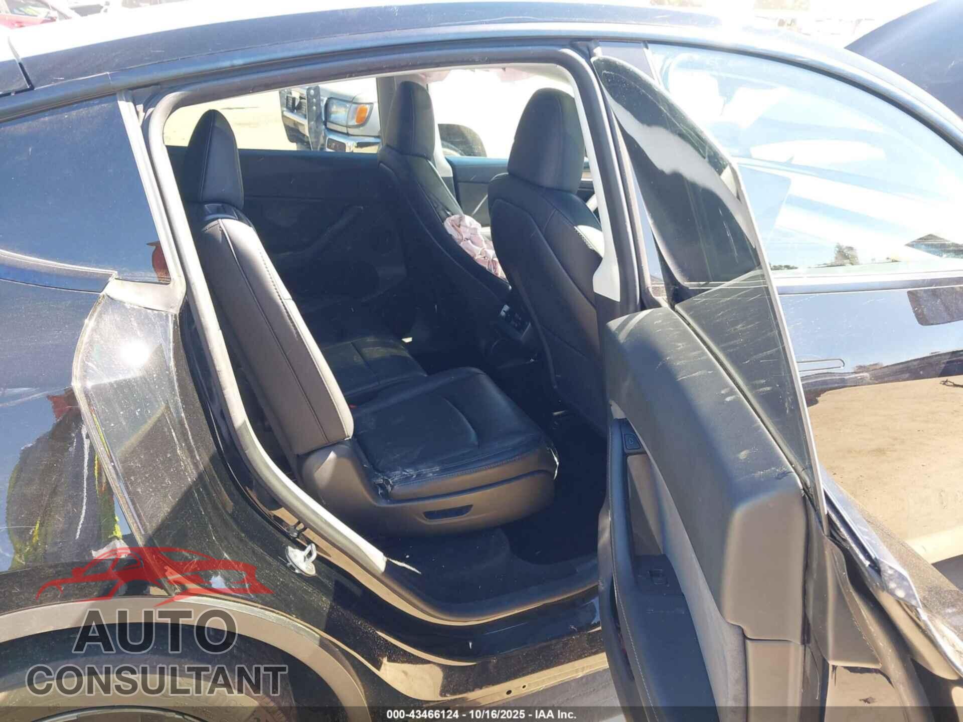 TESLA MODEL Y 2024 - 7SAYGAEE0RF010165