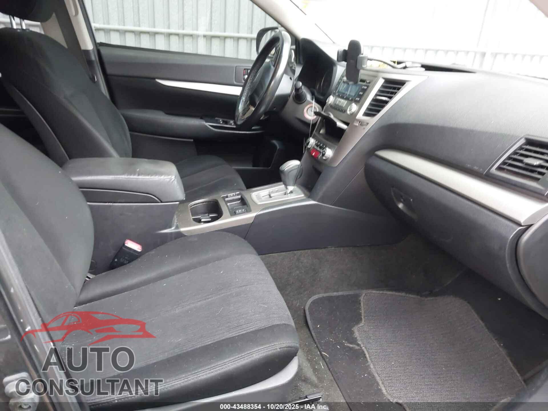 SUBARU OUTBACK 2013 - 4S4BRBGC3D3248026