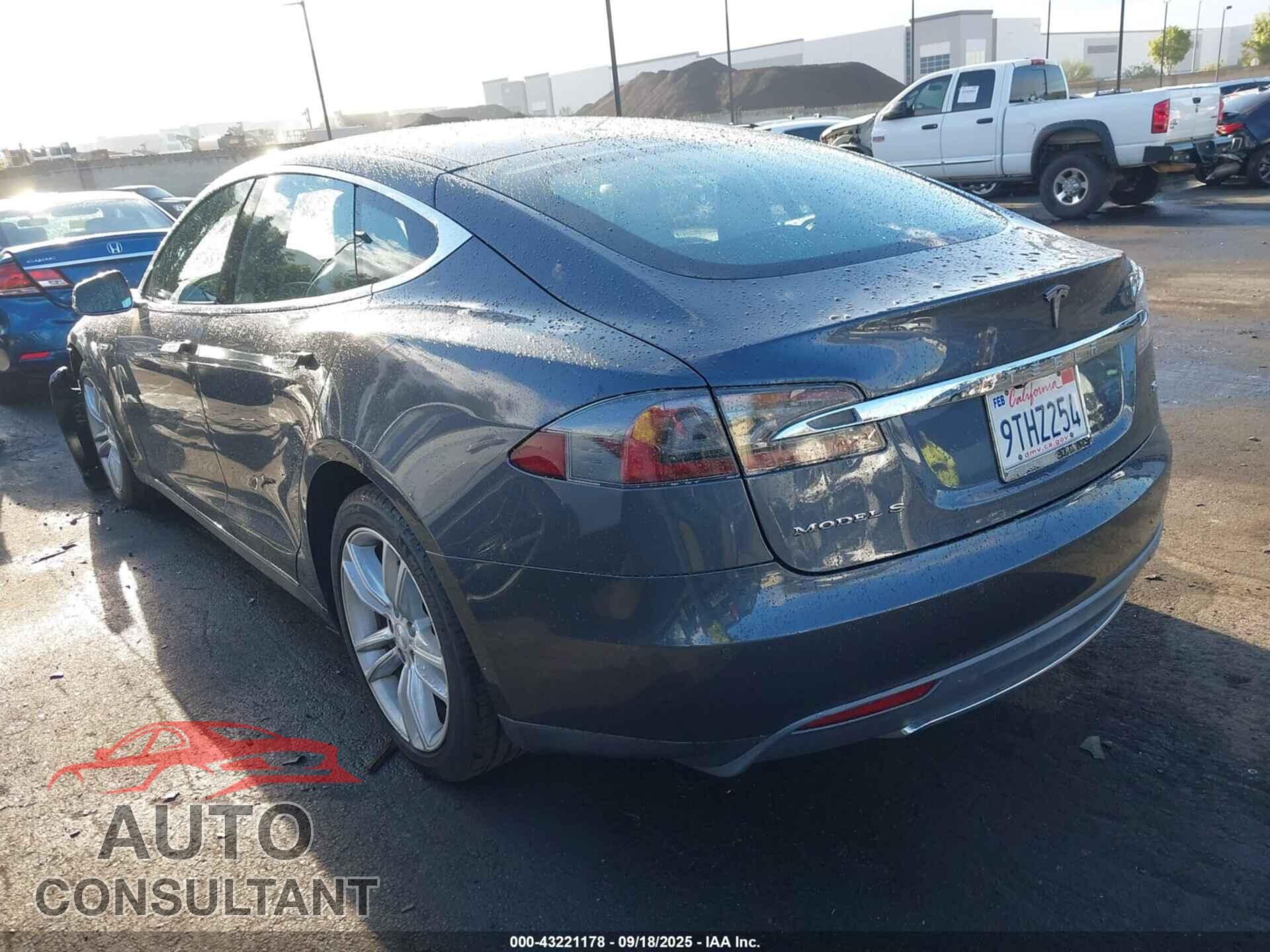 TESLA MODEL S 2016 - 5YJSA1E18GF123909