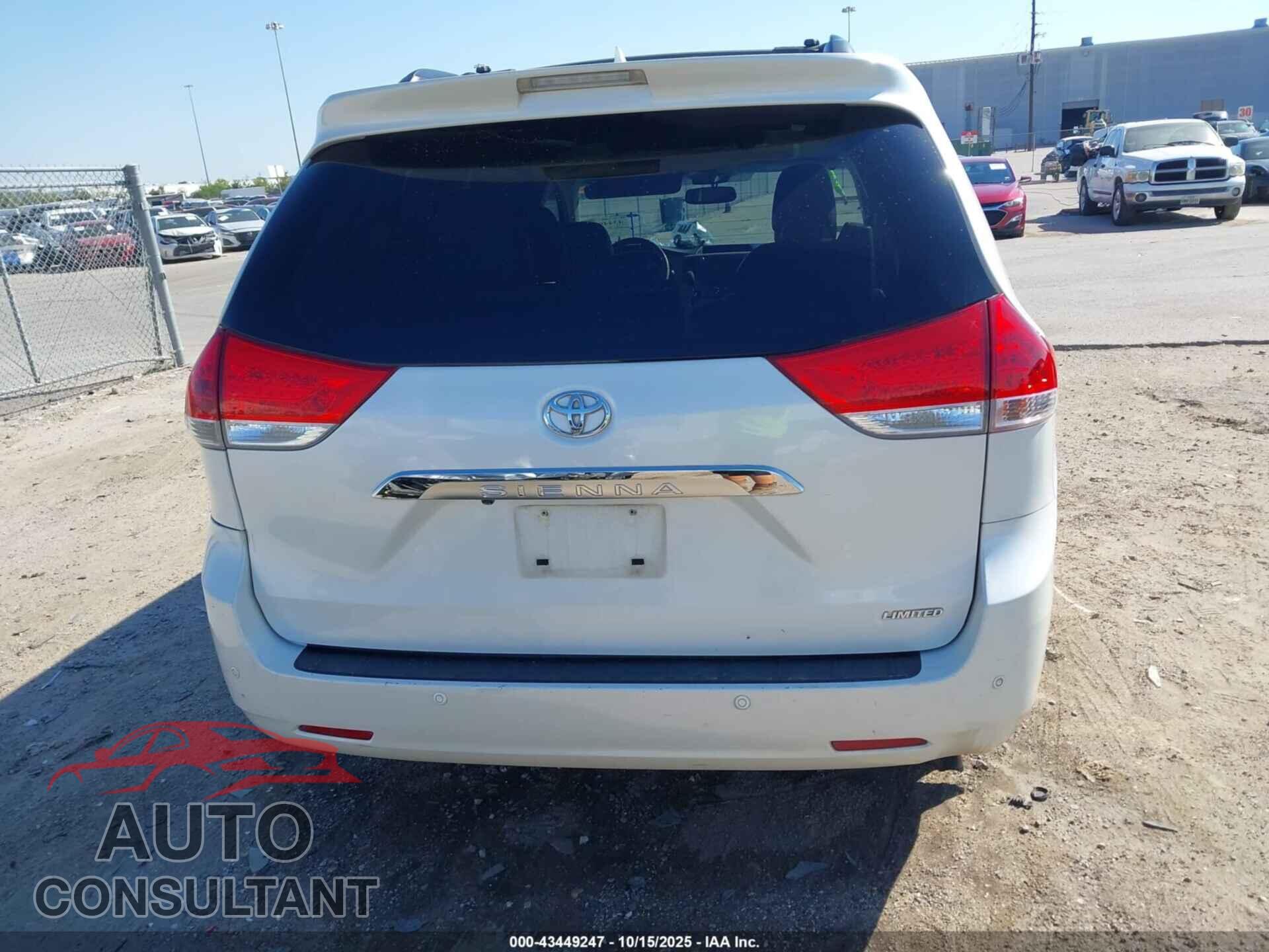 TOYOTA SIENNA 2013 - 5TDYK3DC8DS342754