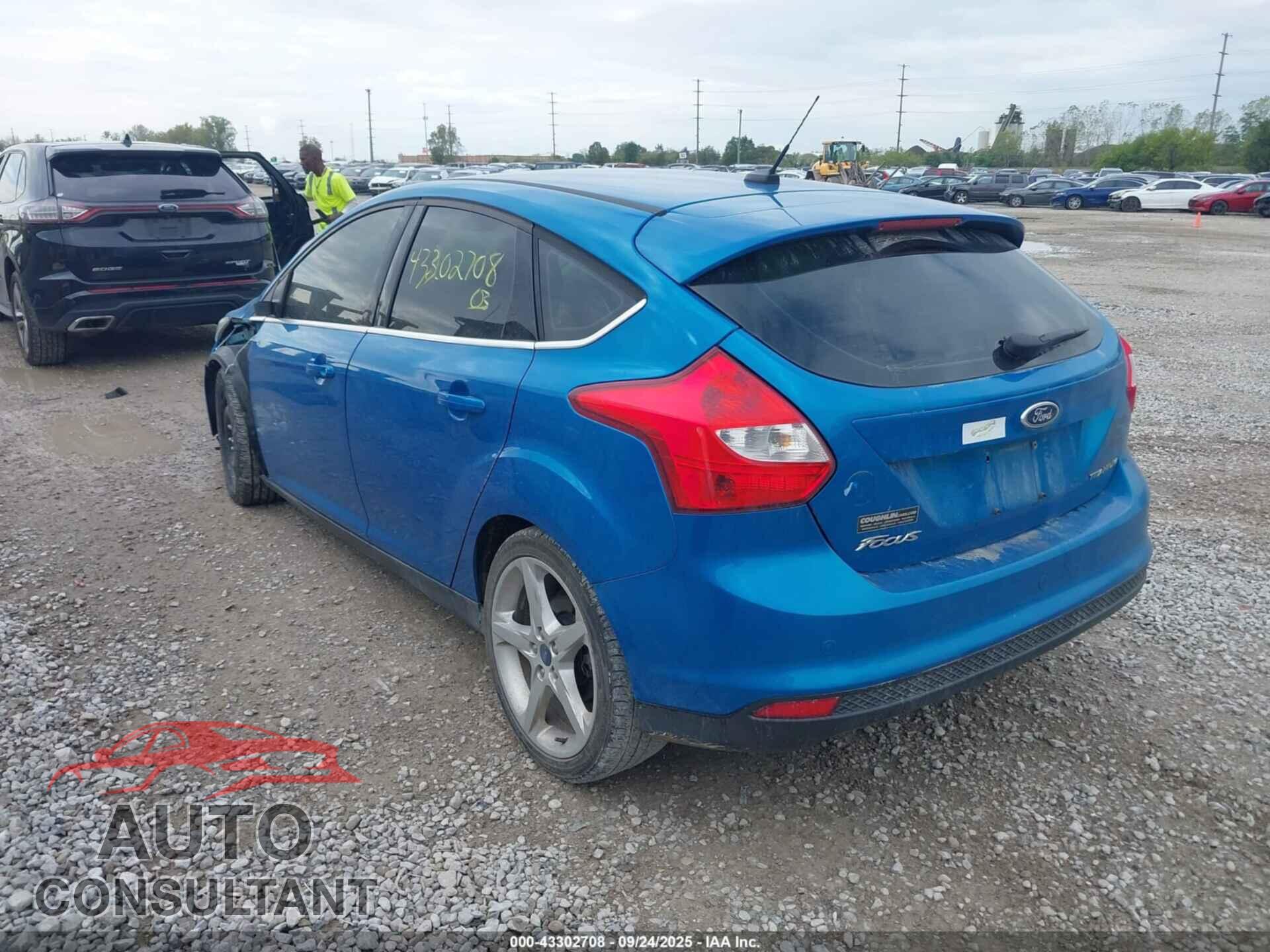 FORD FOCUS 2012 - 1FAHP3N26CL319695