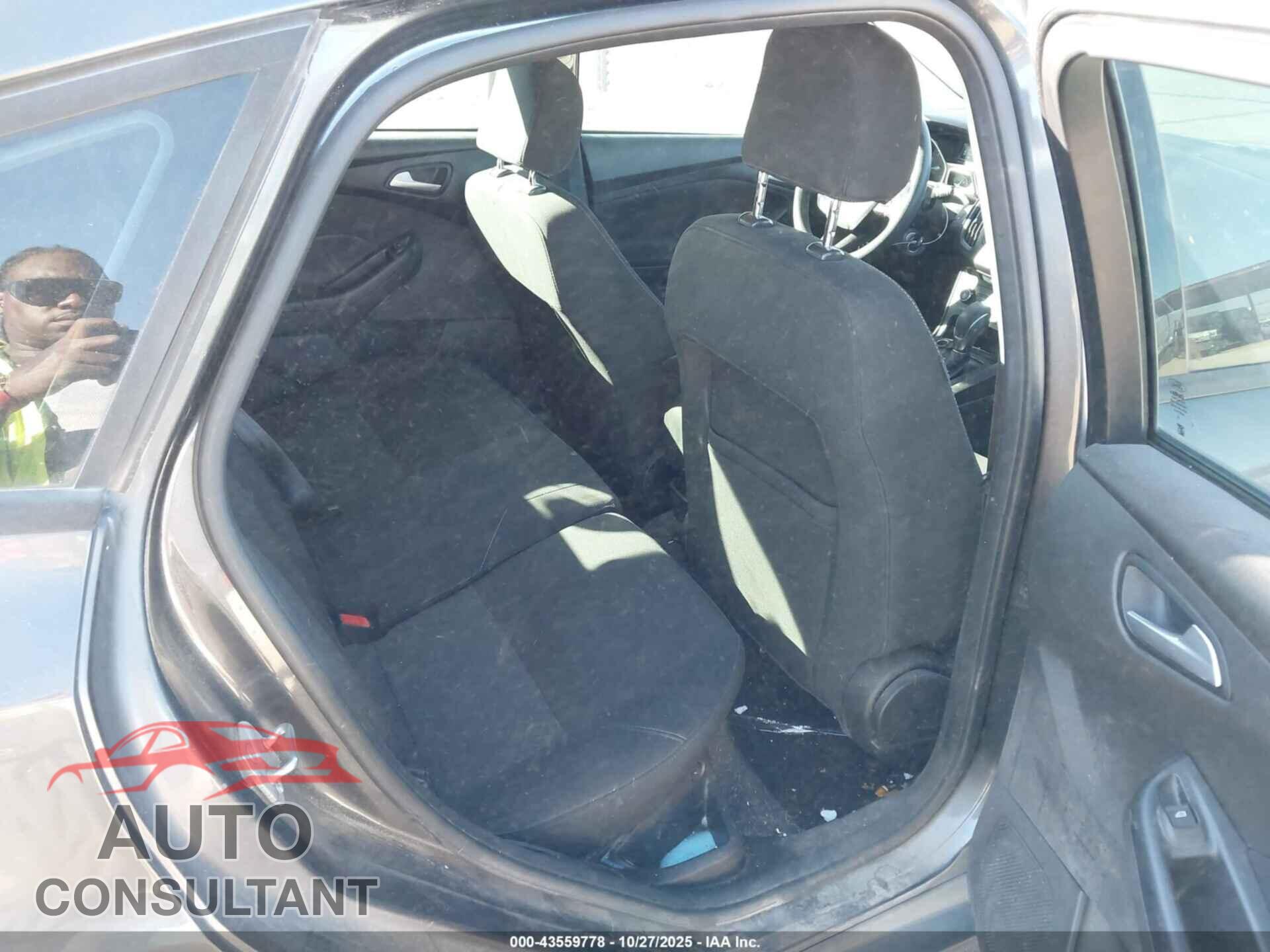 FORD FOCUS 2017 - 1FADP3K25HL295495