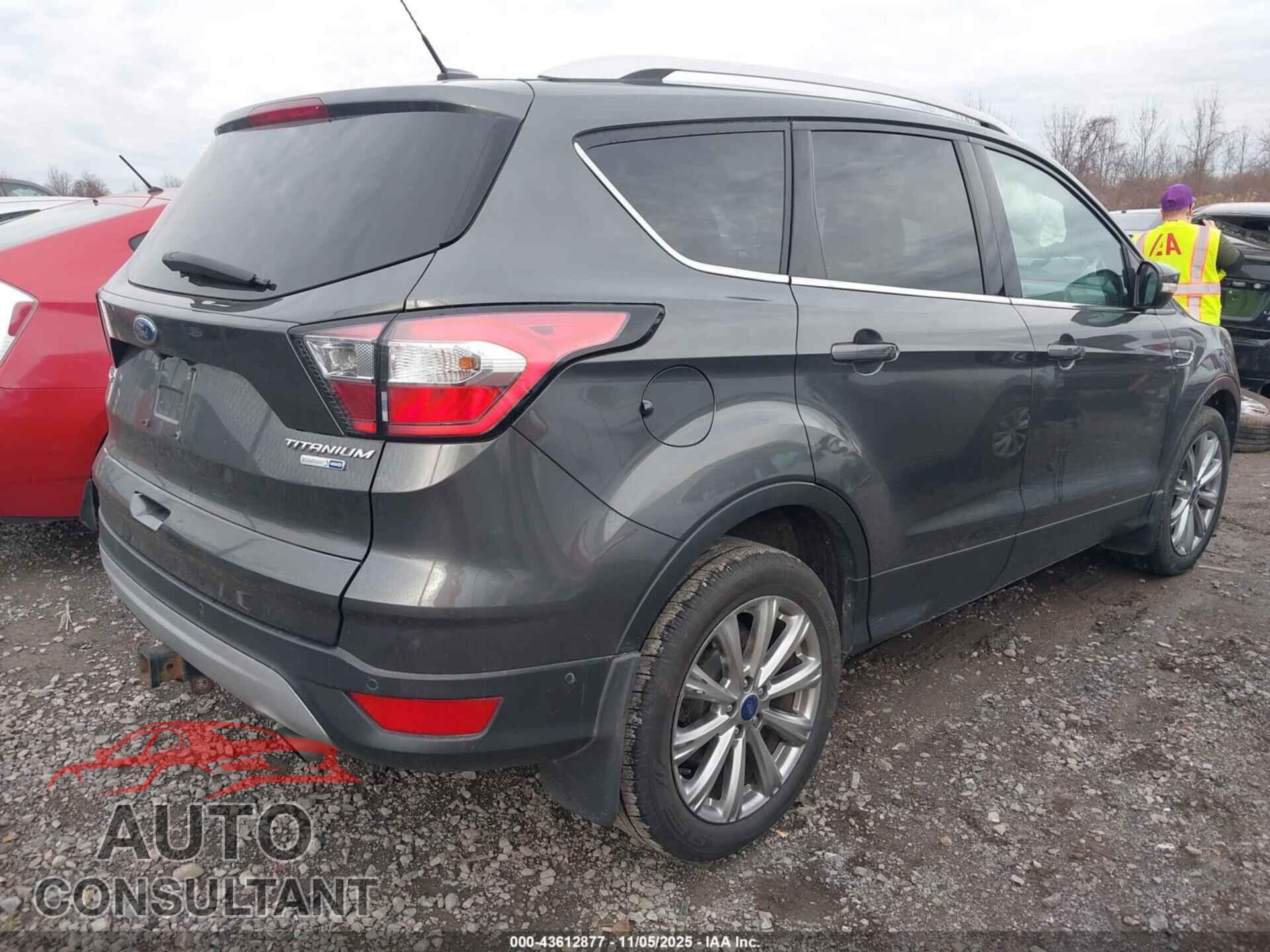 FORD ESCAPE 2017 - 1FMCU9J95HUE81320