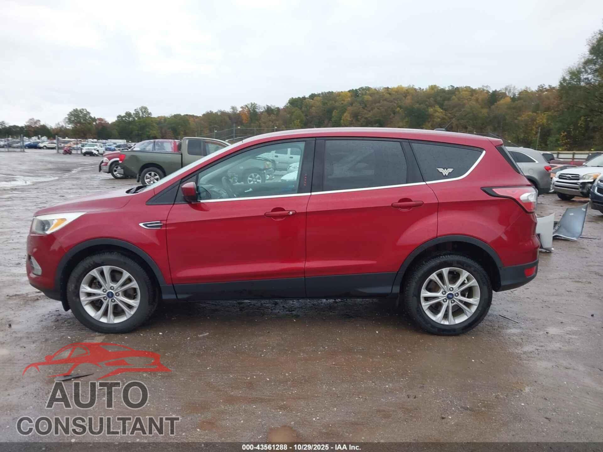 FORD ESCAPE 2017 - 1FMCU9GD5HUE22148