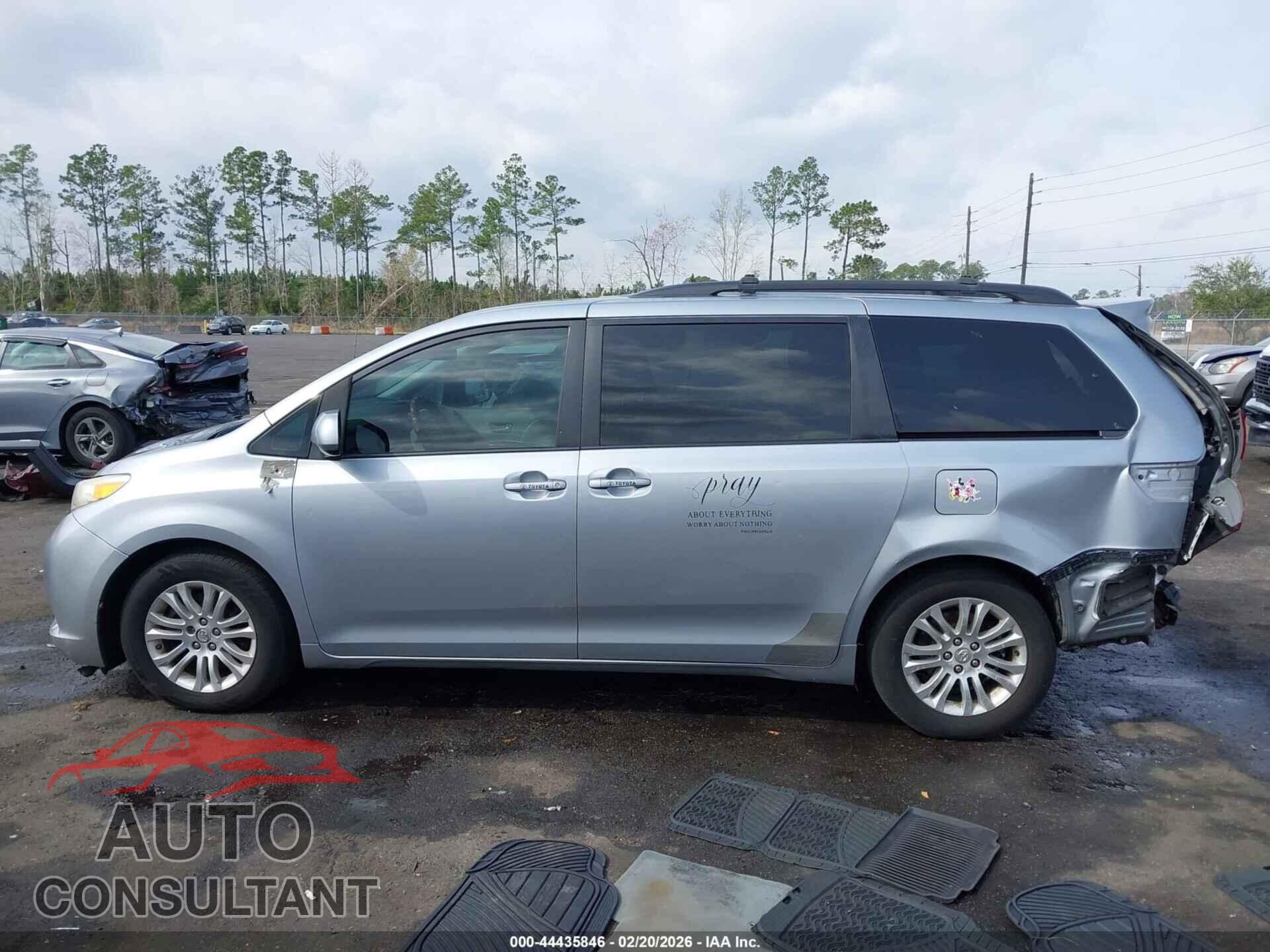 TOYOTA SIENNA 2011 - 5TDYK3DC5BS068264