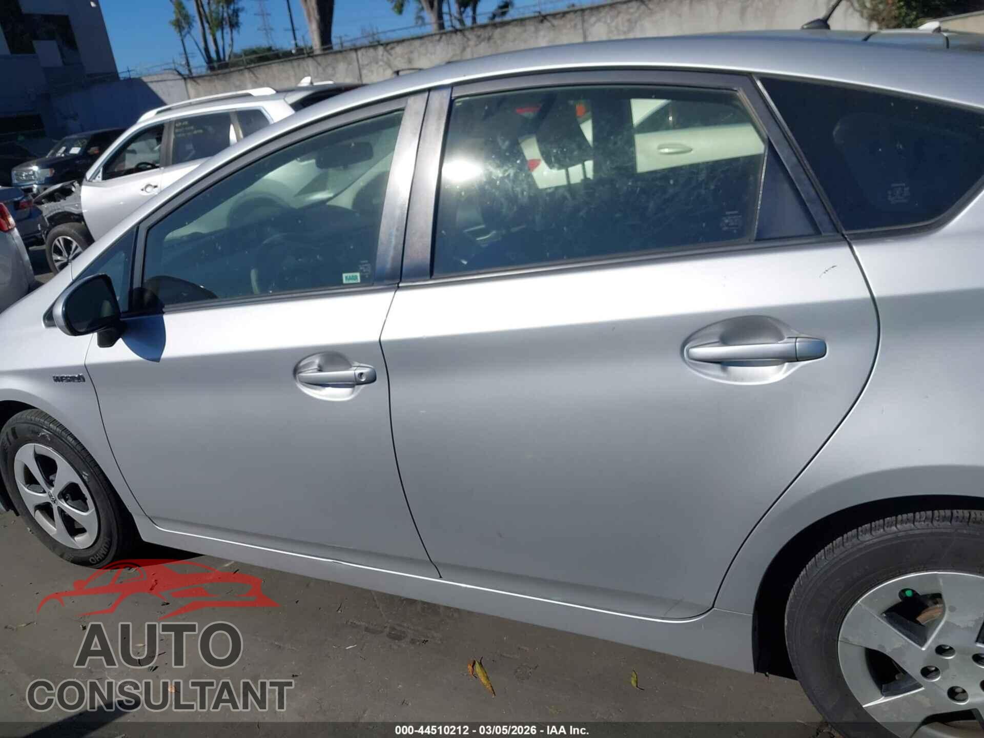 TOYOTA PRIUS 2015 - JTDKN3DU8F2000012