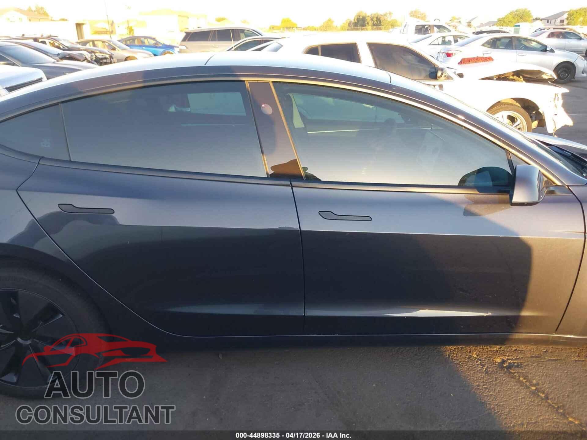 TESLA MODEL 3 2025 - 5YJ3E1EA5SF024417