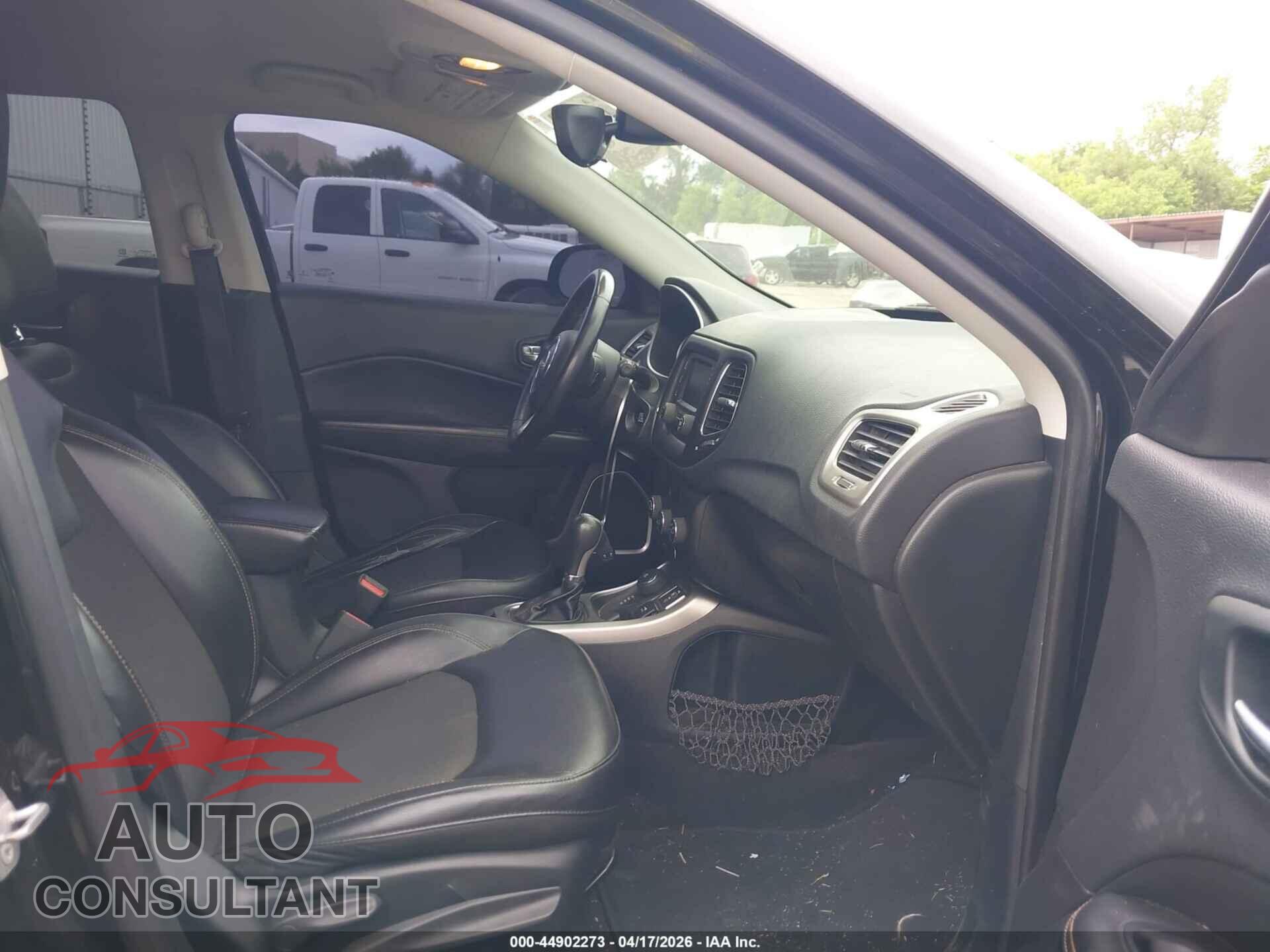 JEEP COMPASS 2018 - 3C4NJDBB1JT261408