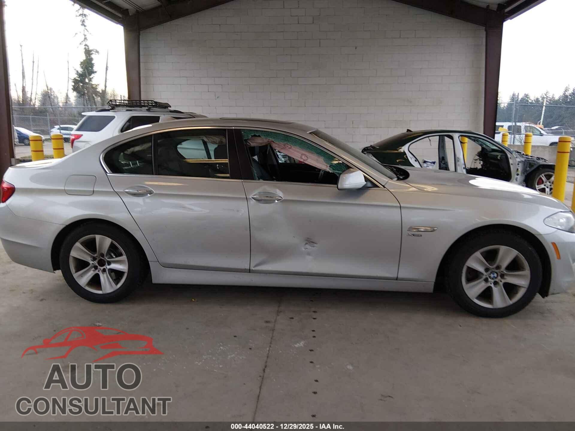 BMW 528I 2012 - WBAXH5C59CDW05656