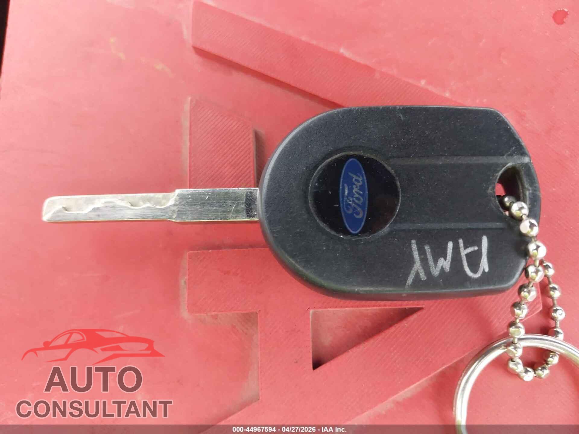 FORD ESCAPE 2017 - 1FMCU0F70HUB13193
