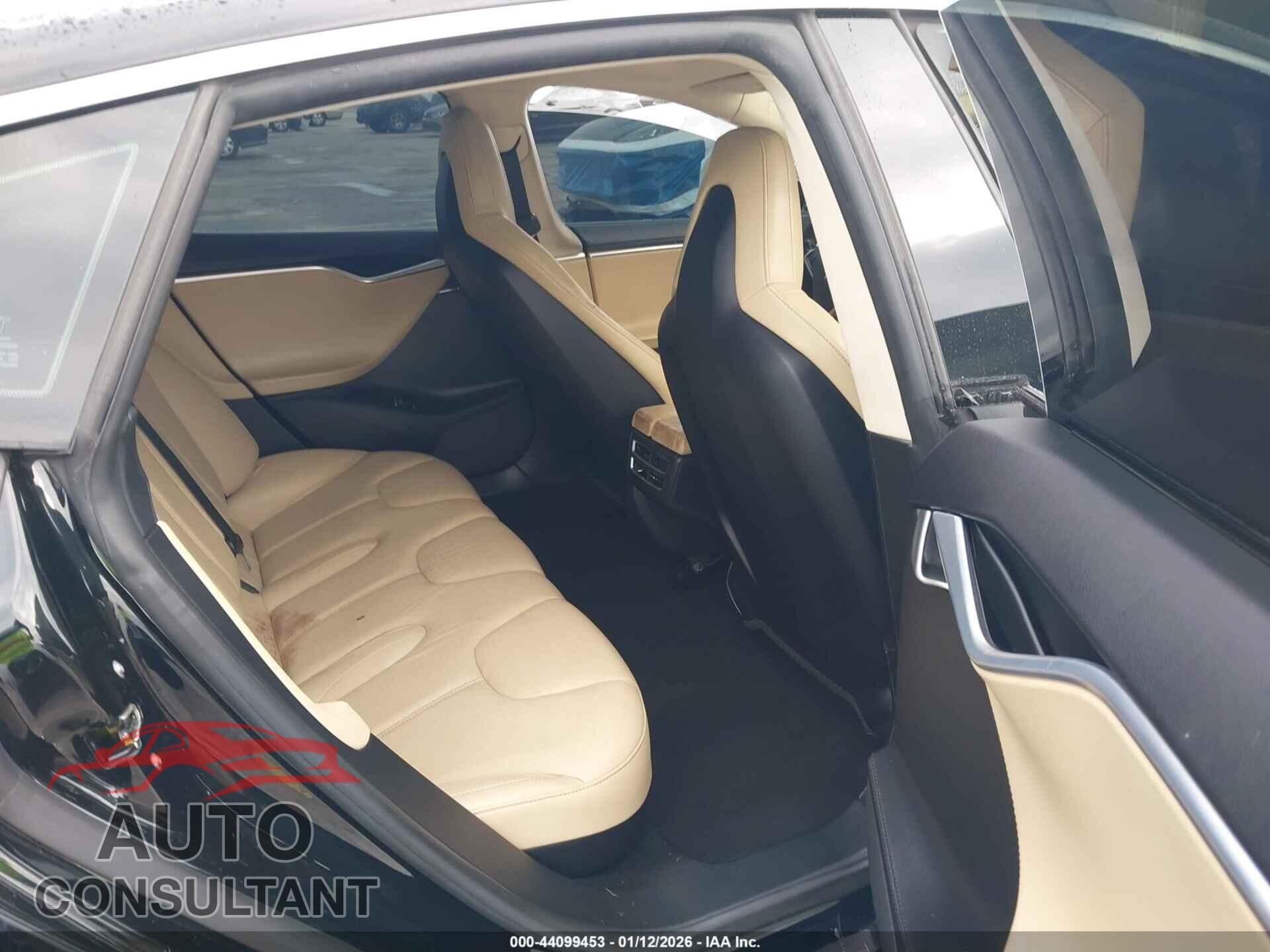TESLA MODEL S 2013 - 5YJSA1DN0DFP12081