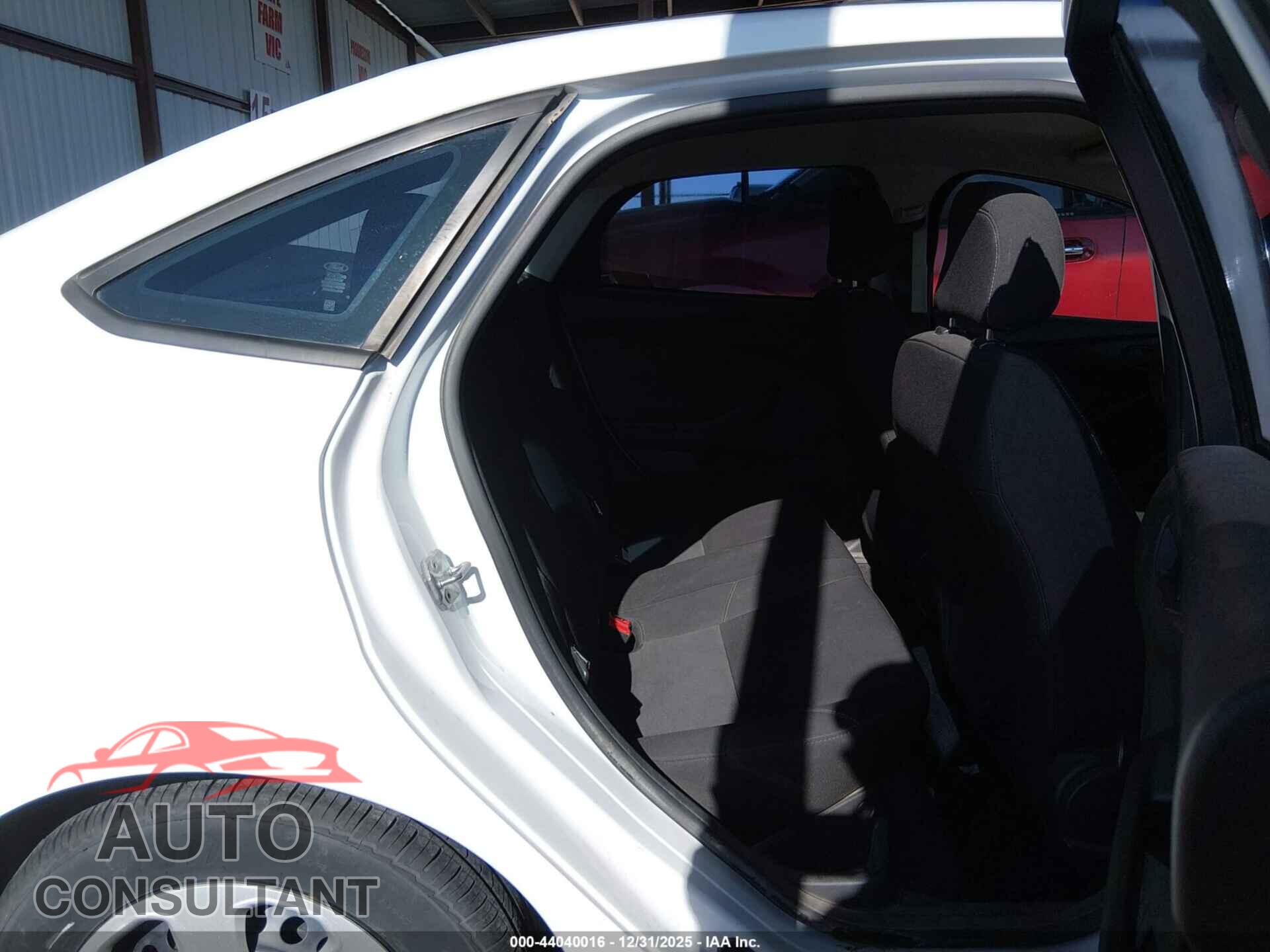 FORD FOCUS 2017 - 1FADP3E24HL324965