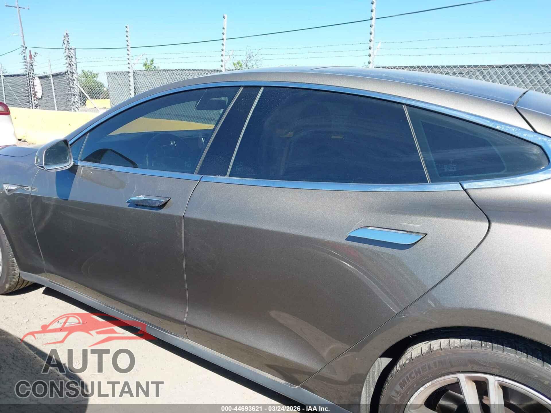 TESLA MODEL S 2015 - 5YJSA1E13FF113464
