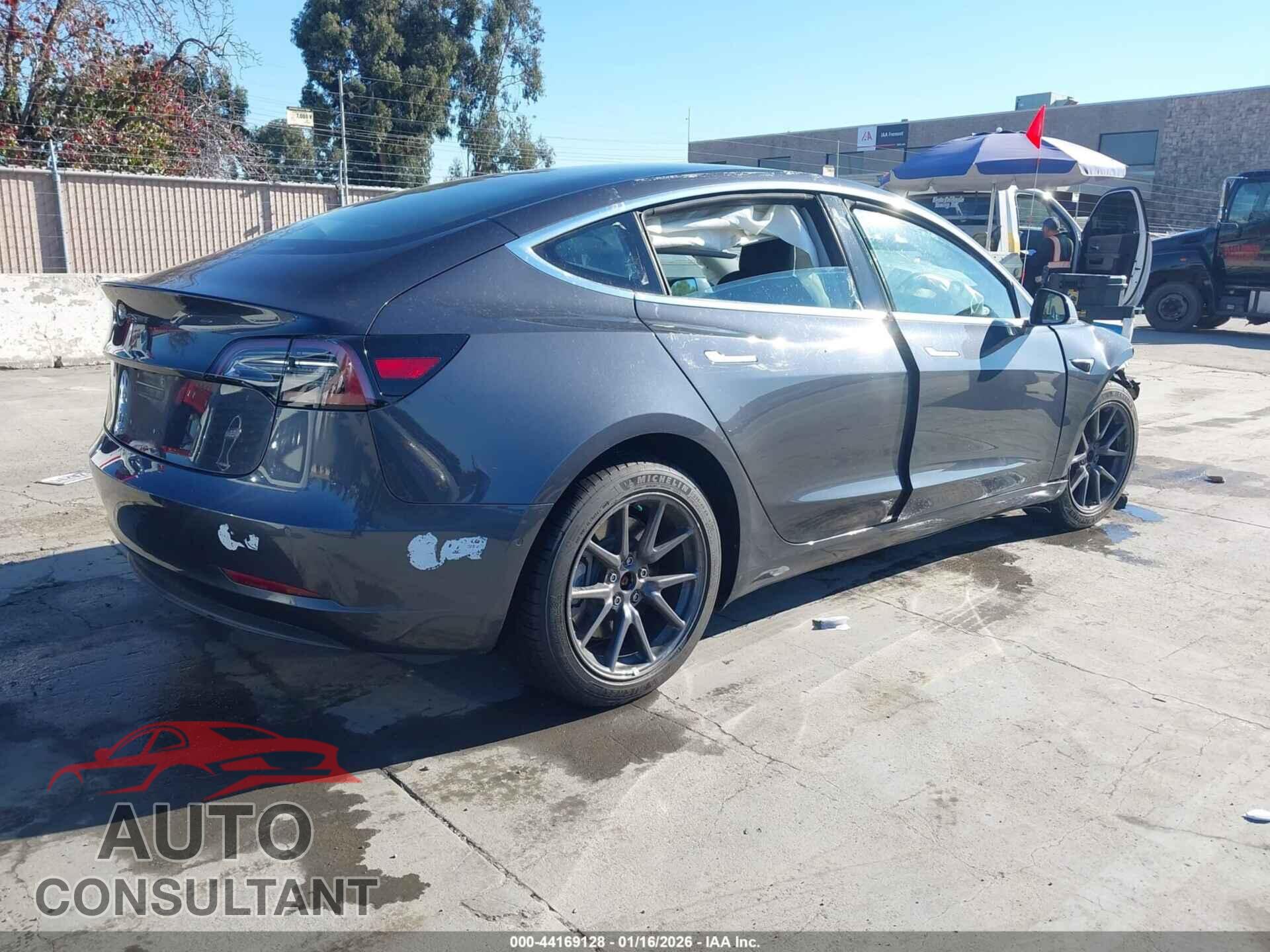 TESLA MODEL 3 2018 - 5YJ3E1EA3JF048147