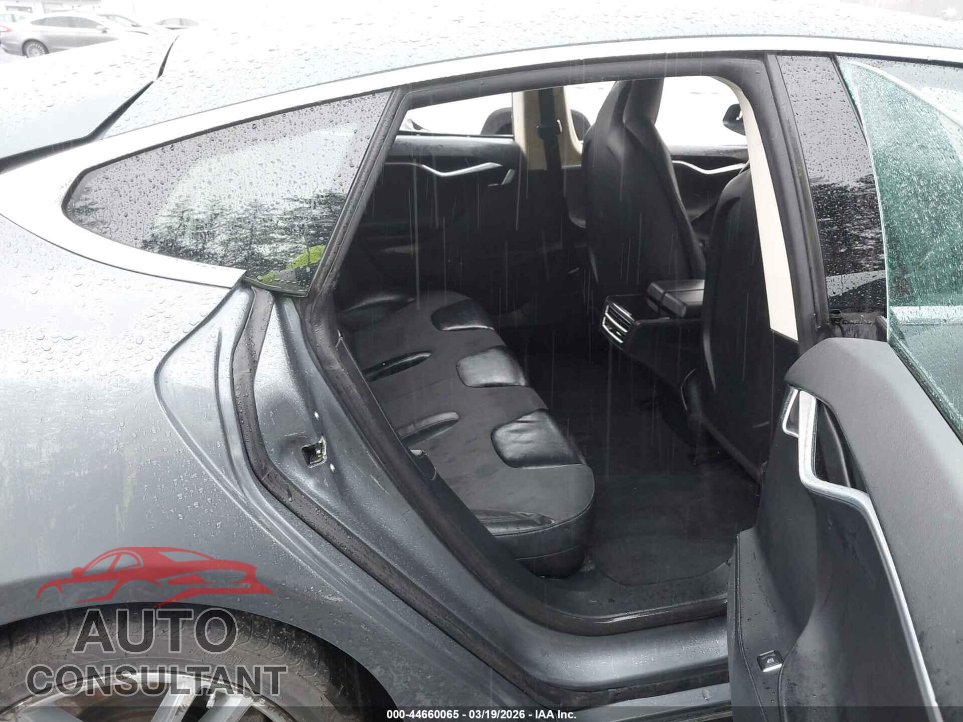 TESLA MODEL S 2013 - 5YJSA1CN7DFP12175
