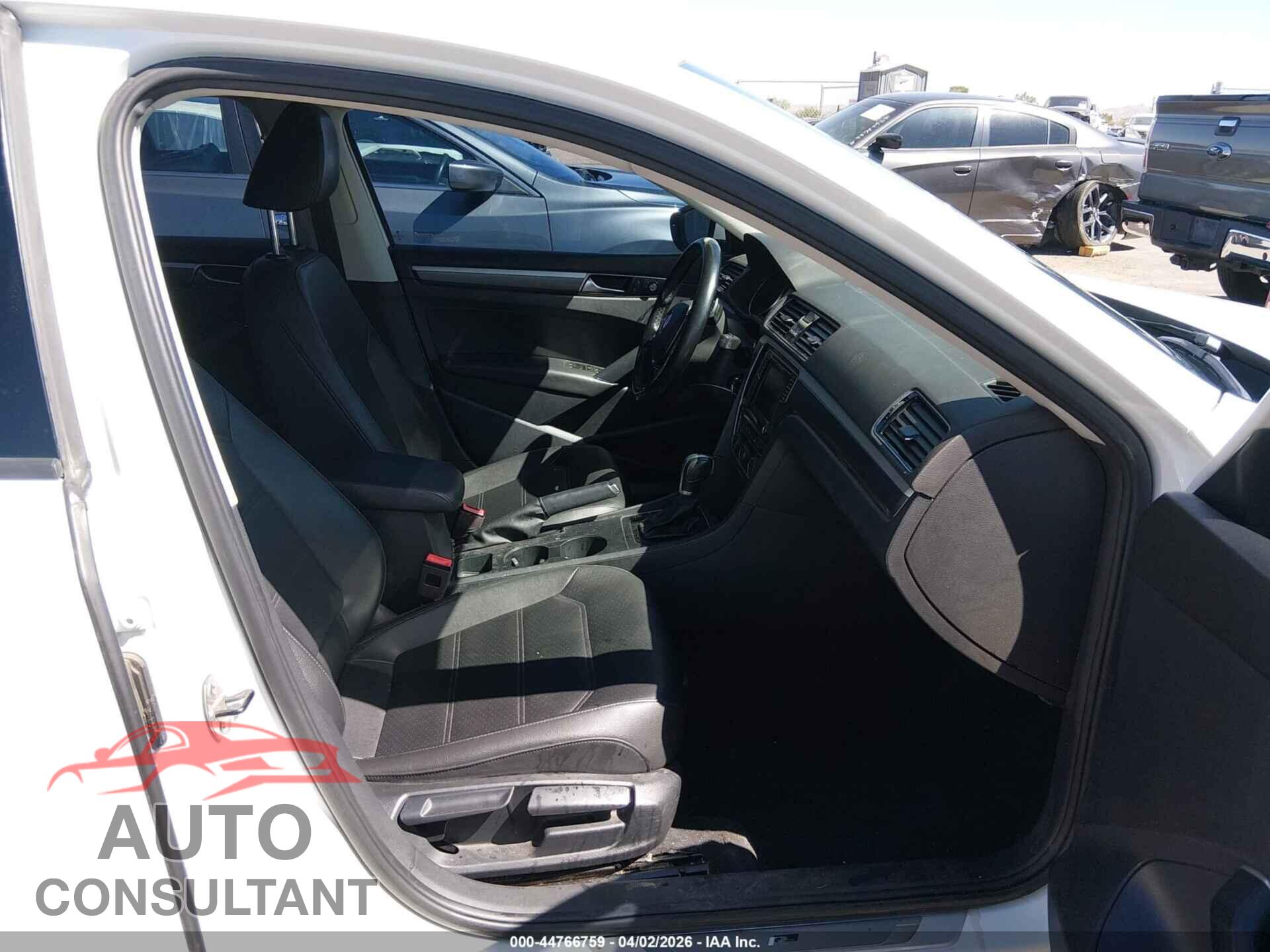 VOLKSWAGEN PASSAT 2018 - 1VWAA7A33JC001045