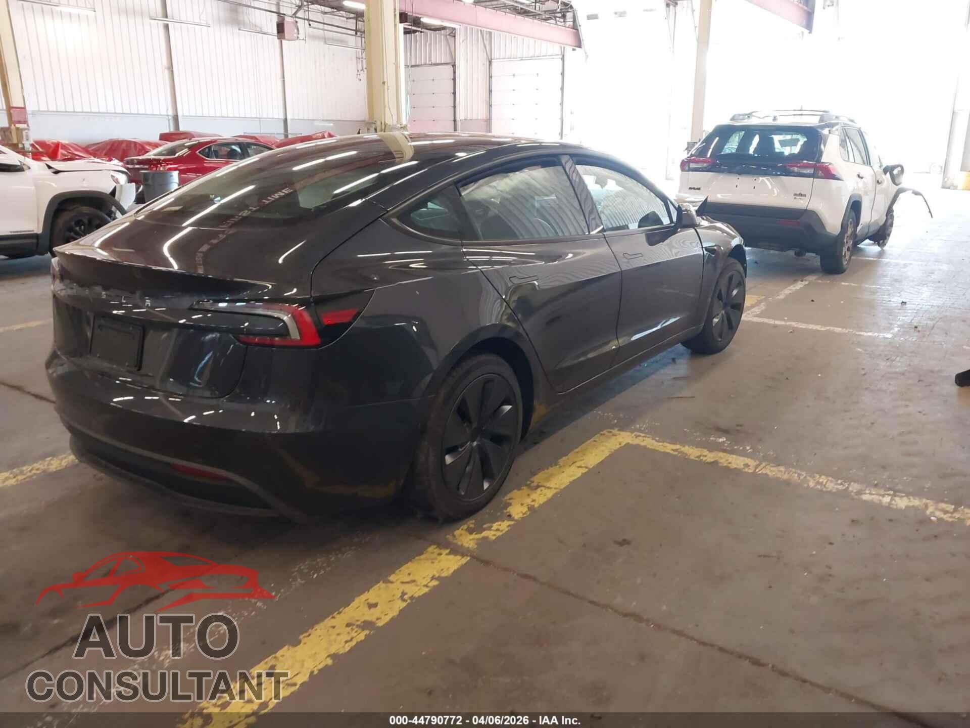 TESLA MODEL 3 2025 - 5YJ3E1EA4SF042889