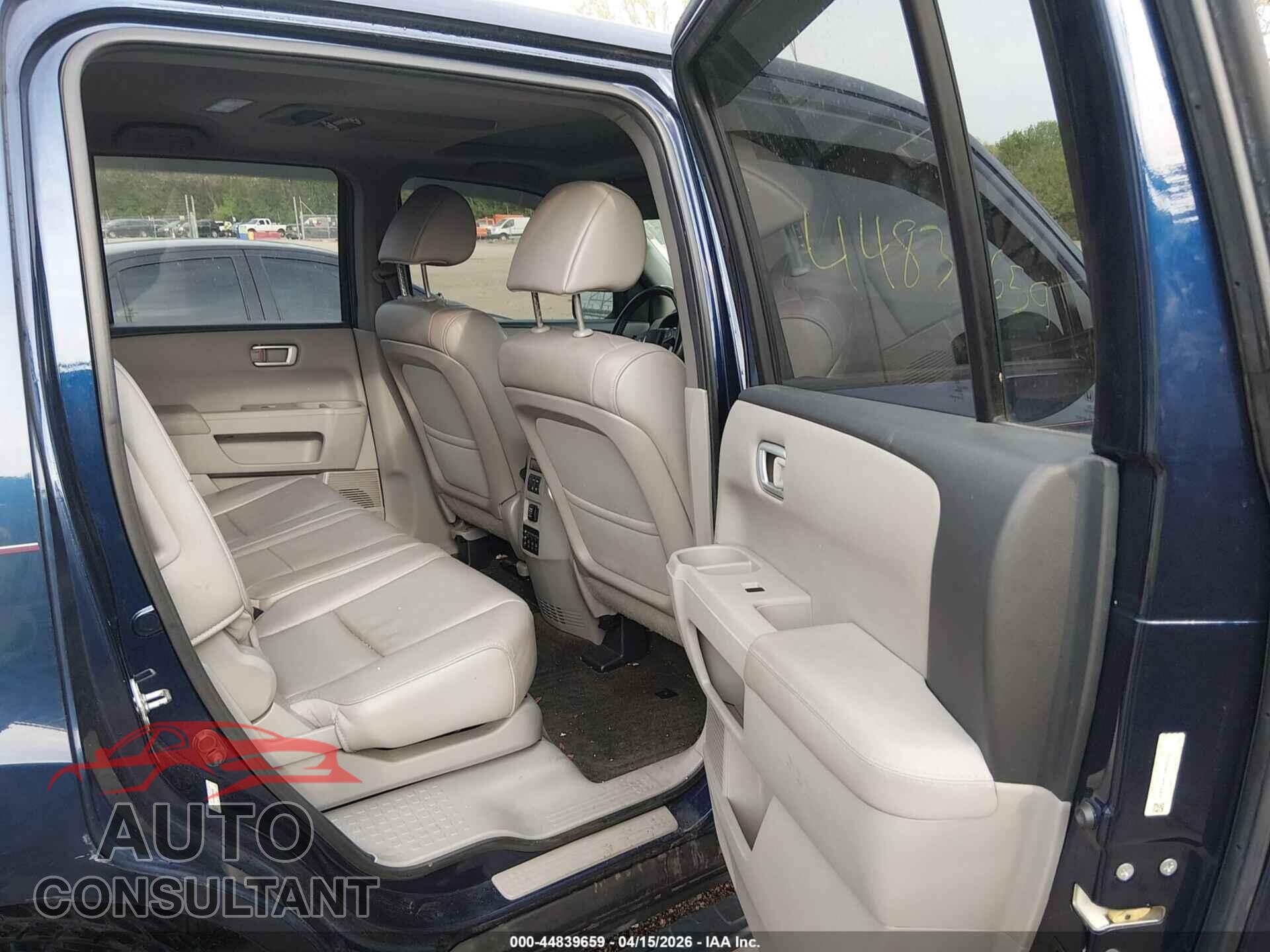 HONDA PILOT 2014 - 5FNYF4H67EB005500