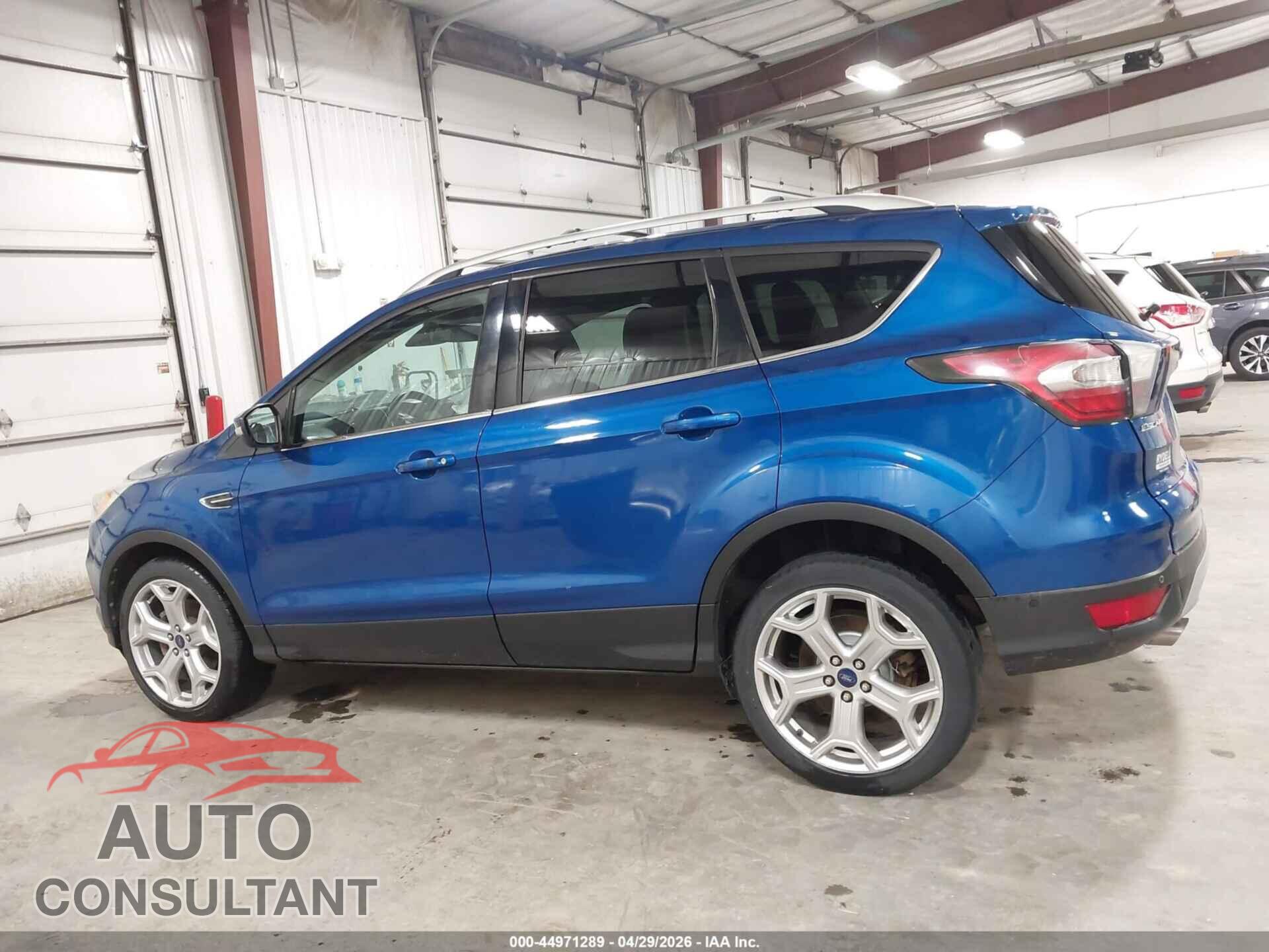 FORD ESCAPE 2017 - 1FMCU9J9XHUA73458