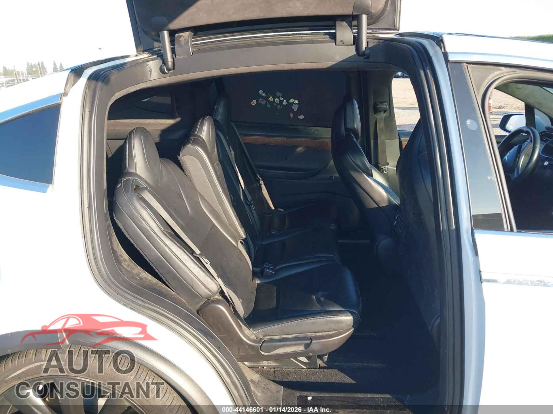 TESLA MODEL X 2019 - 5YJXCAE23KF202437