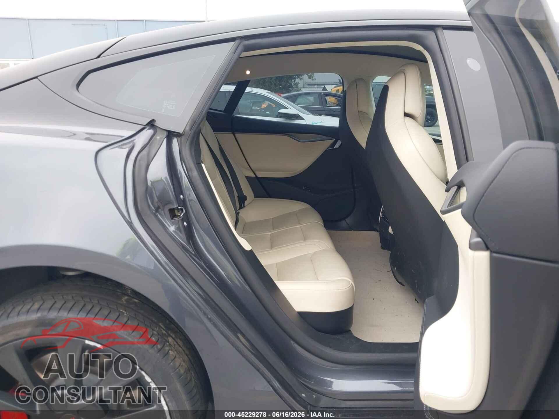 TESLA MODEL S 2018 - 5YJSA1E20JF270001