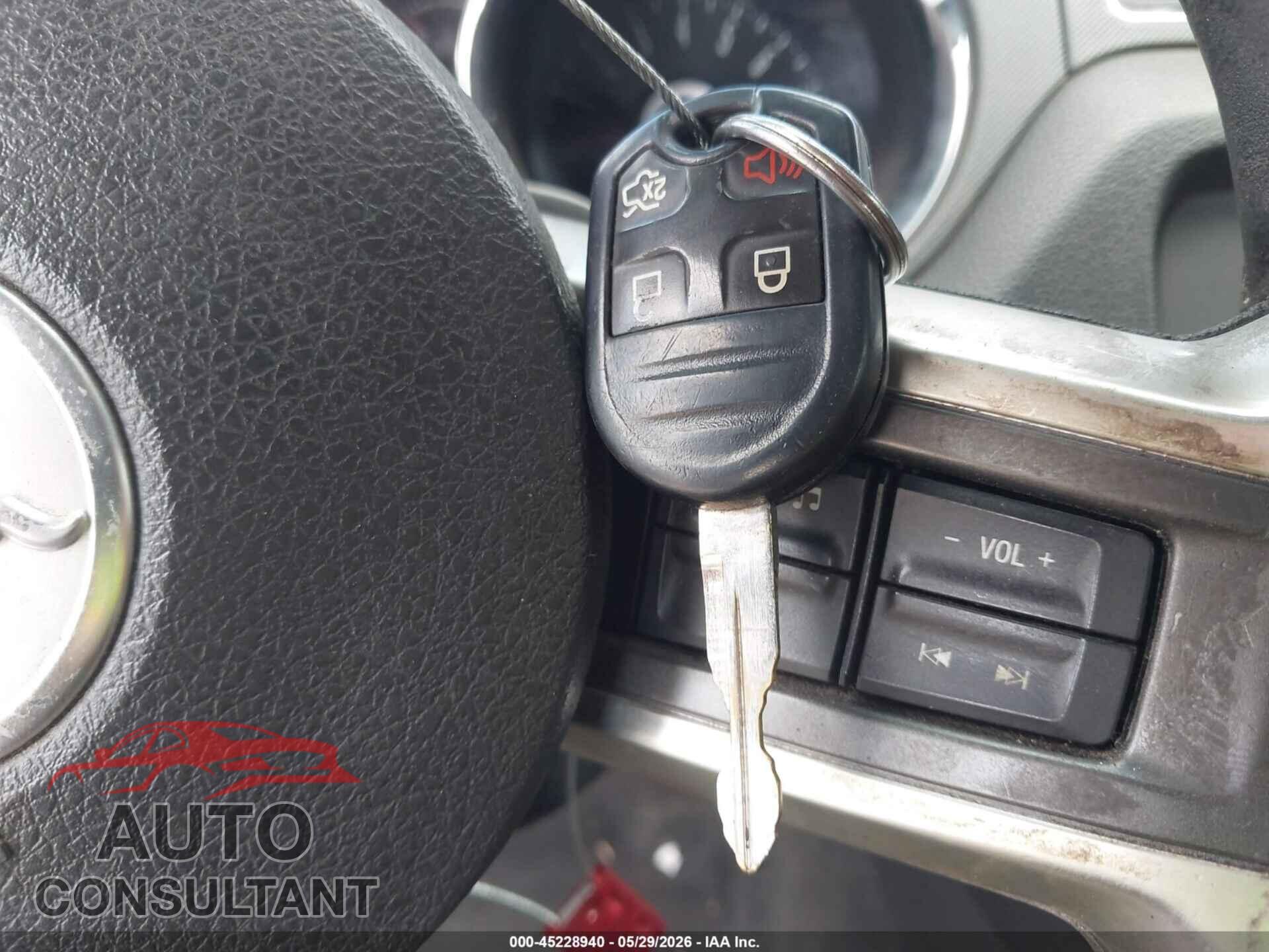 FORD MUSTANG 2014 - 1ZVBP8CF4E5309805