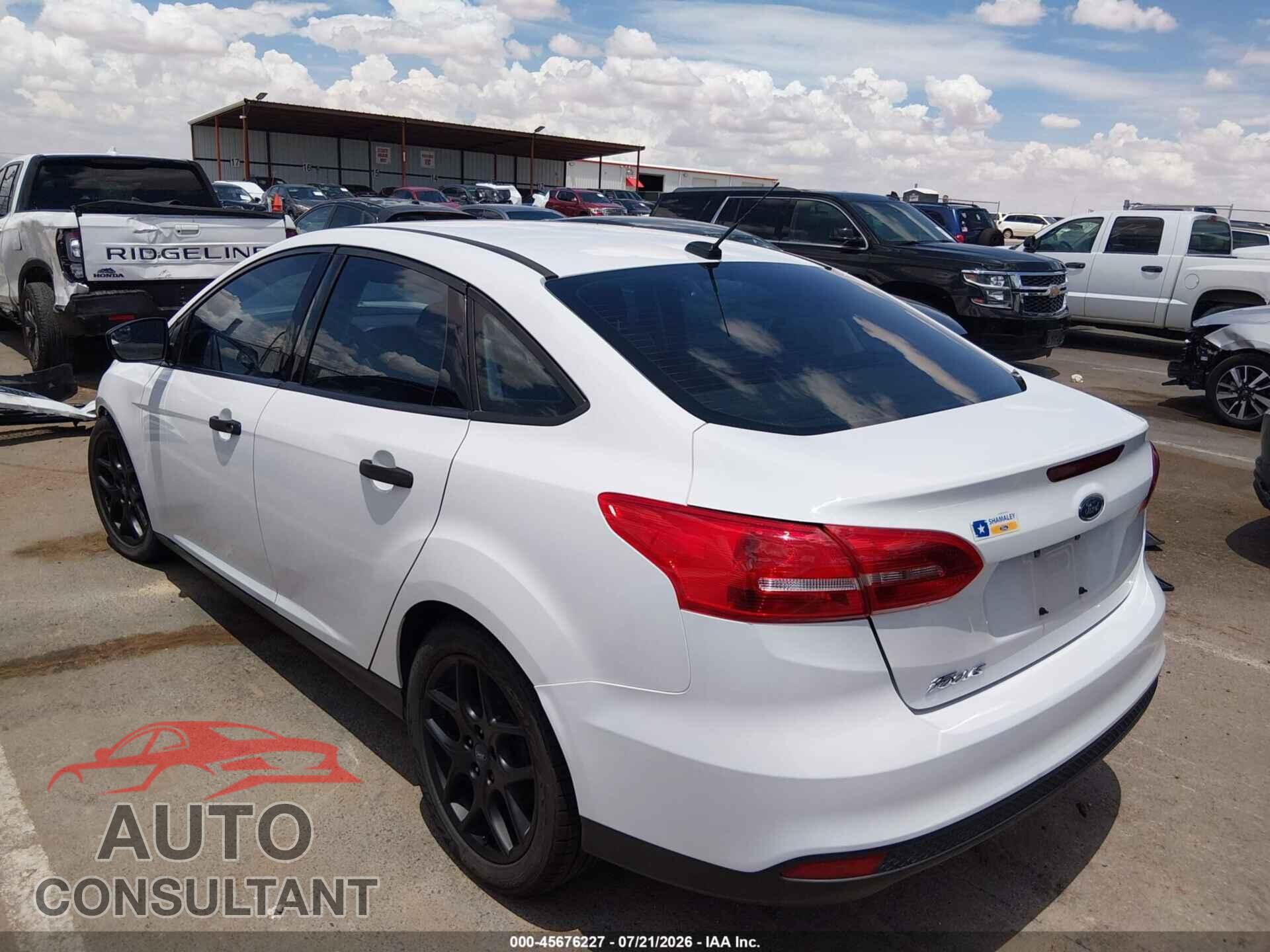 FORD FOCUS 2018 - 1FADP3E28JL330743