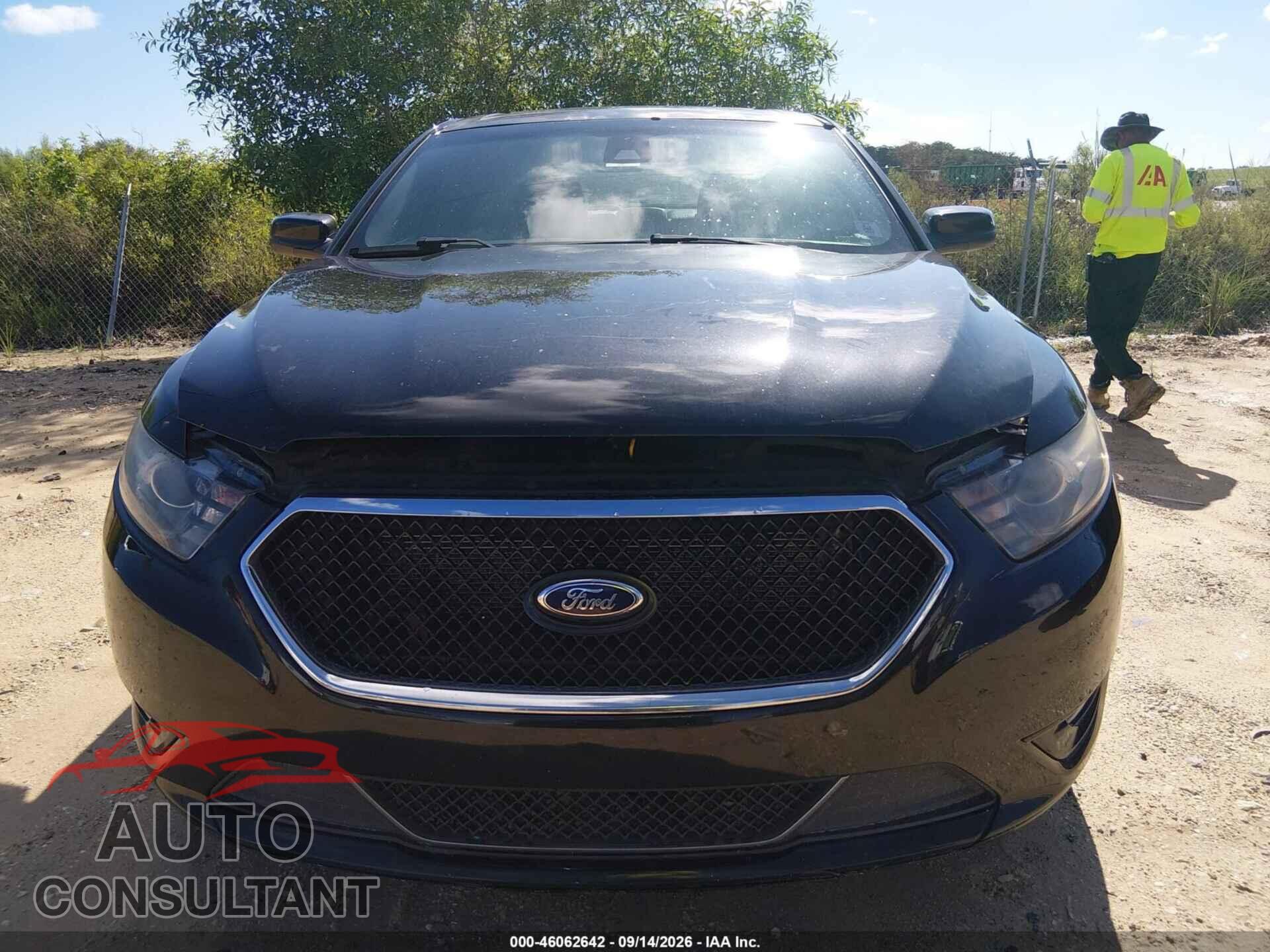 FORD TAURUS 2015 - 1FAHP2KT4FG174631